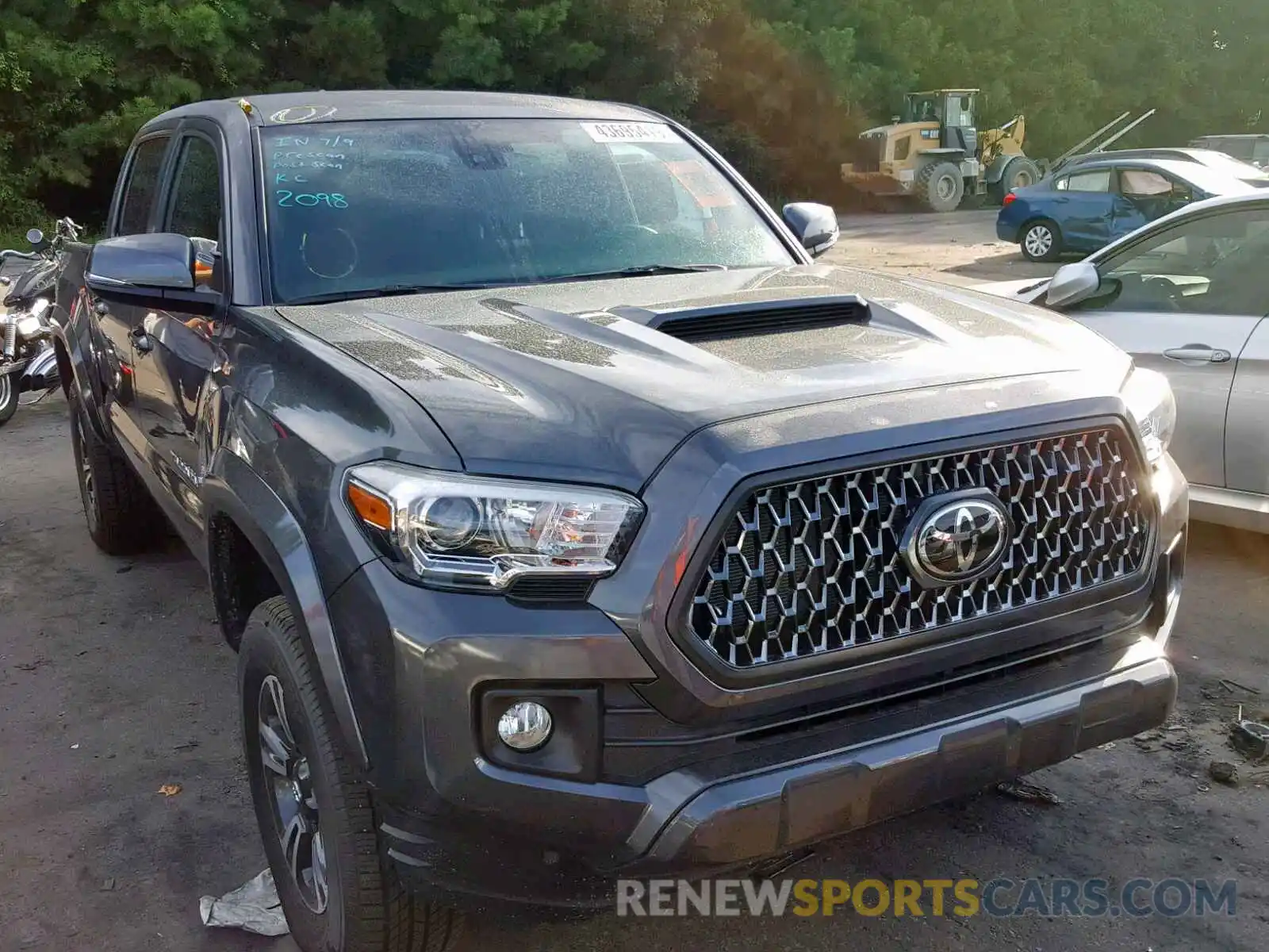 1 Photograph of a damaged car 3TMCZ5AN7KM257358 TOYOTA TACOMA 2019