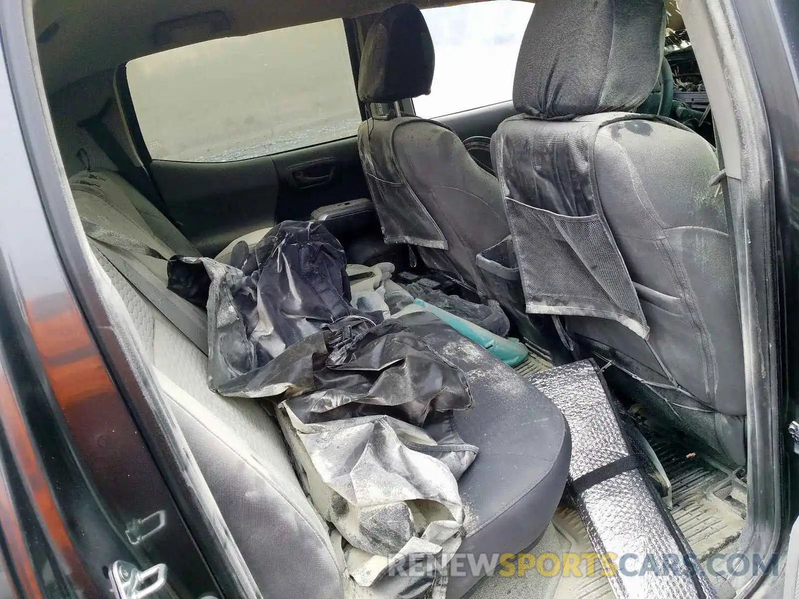 6 Photograph of a damaged car 3TMCZ5AN7KM258283 TOYOTA TACOMA 2019