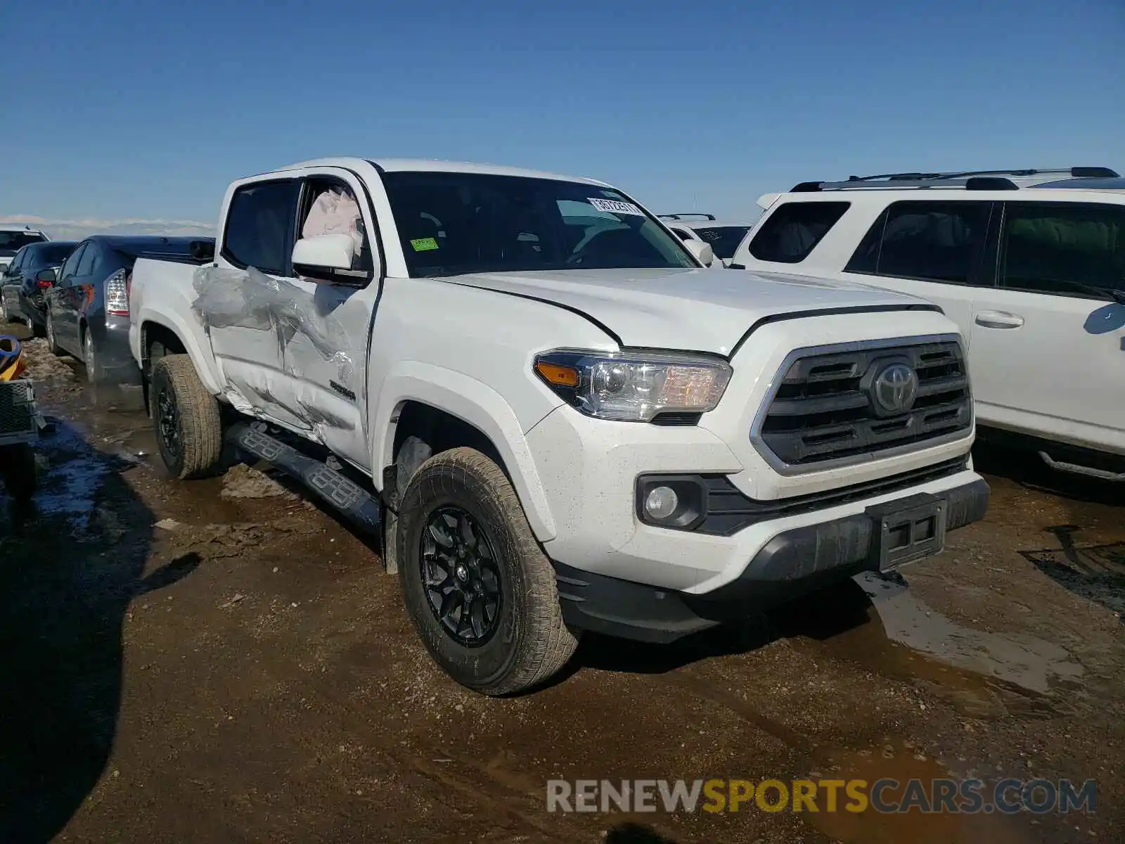 1 Photograph of a damaged car 3TMCZ5AN7KM260115 TOYOTA TACOMA 2019