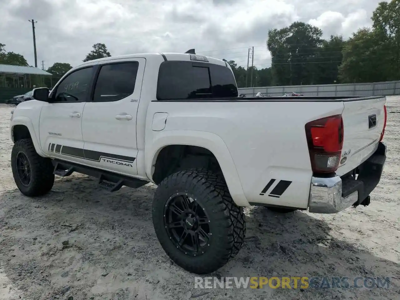 3 Photograph of a damaged car 3TMCZ5AN7KM261135 TOYOTA TACOMA 2019