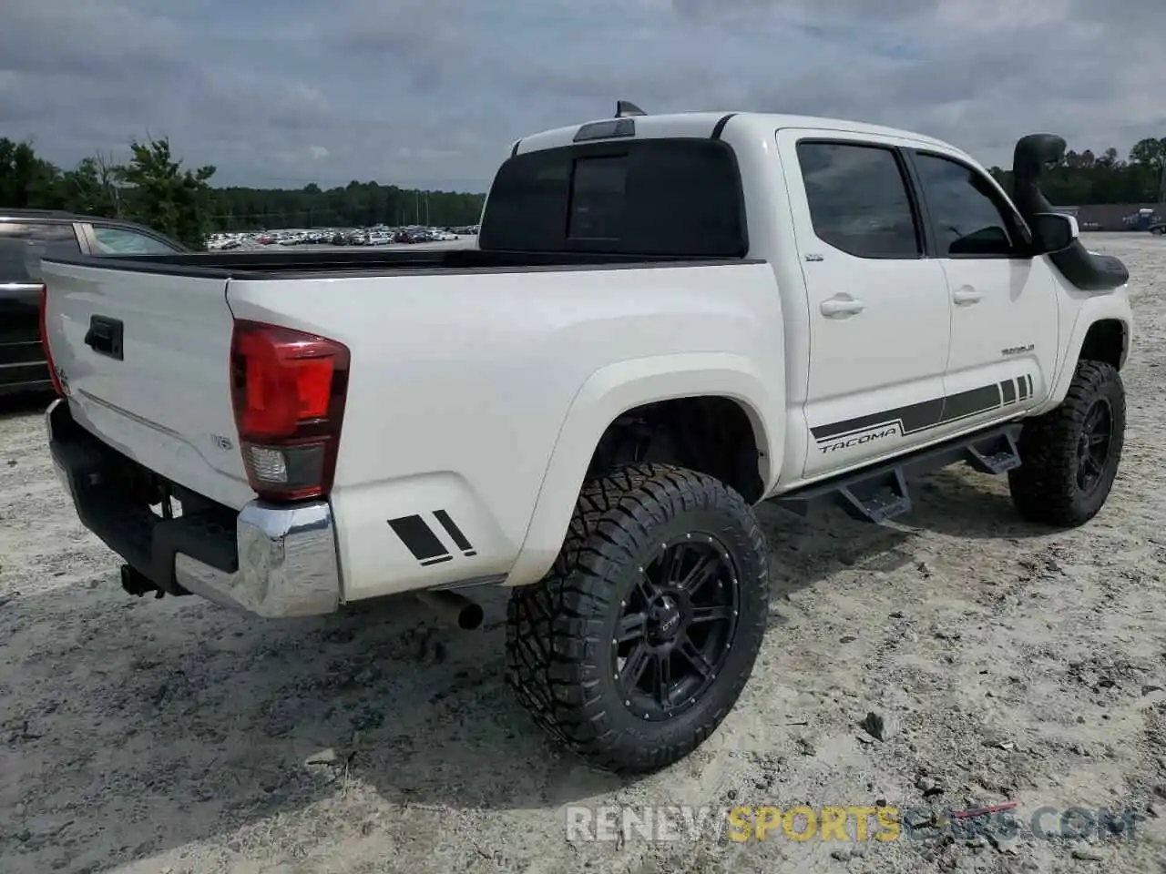 4 Photograph of a damaged car 3TMCZ5AN7KM261135 TOYOTA TACOMA 2019