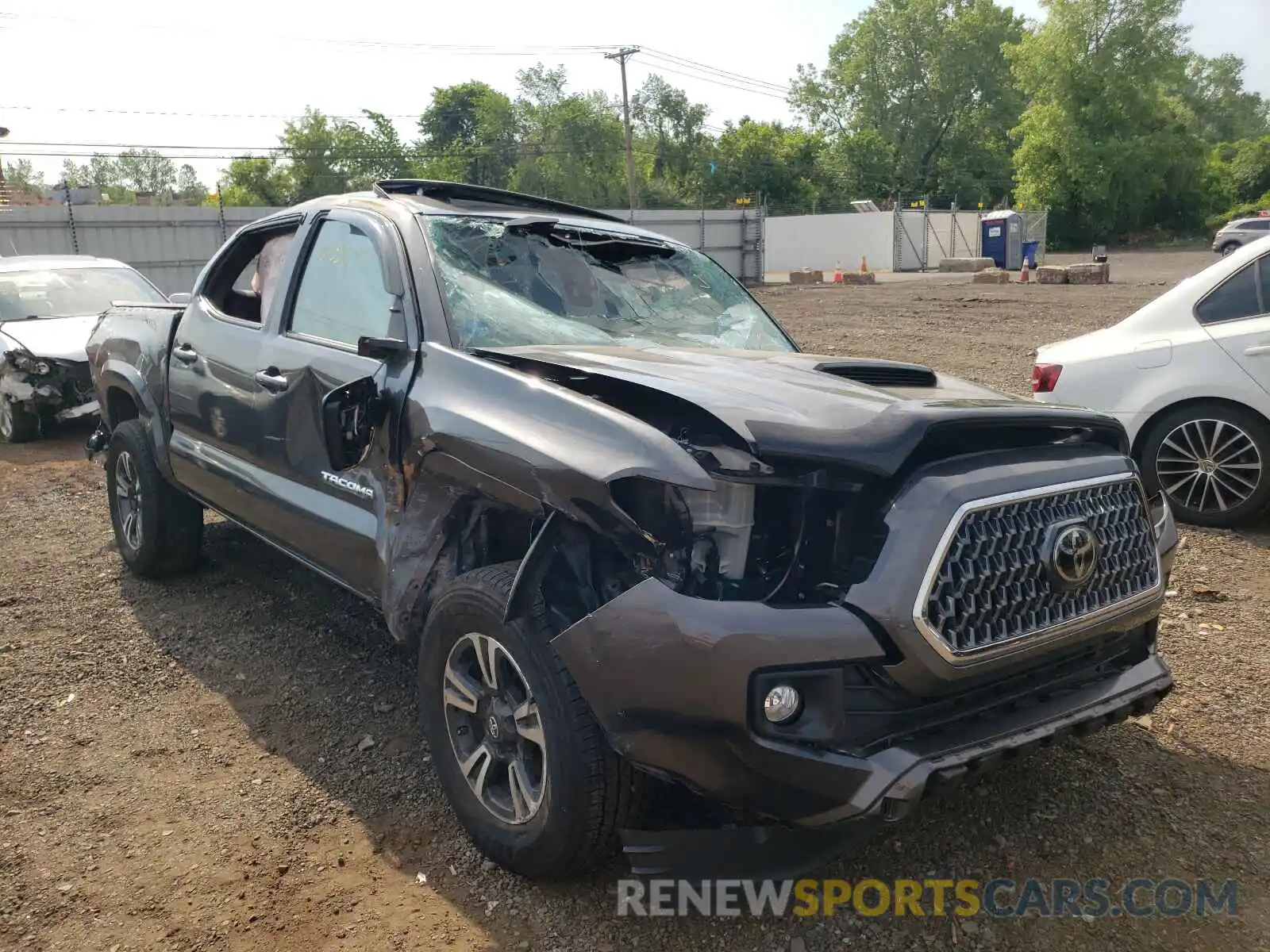 1 Photograph of a damaged car 3TMCZ5AN7KM261684 TOYOTA TACOMA 2019