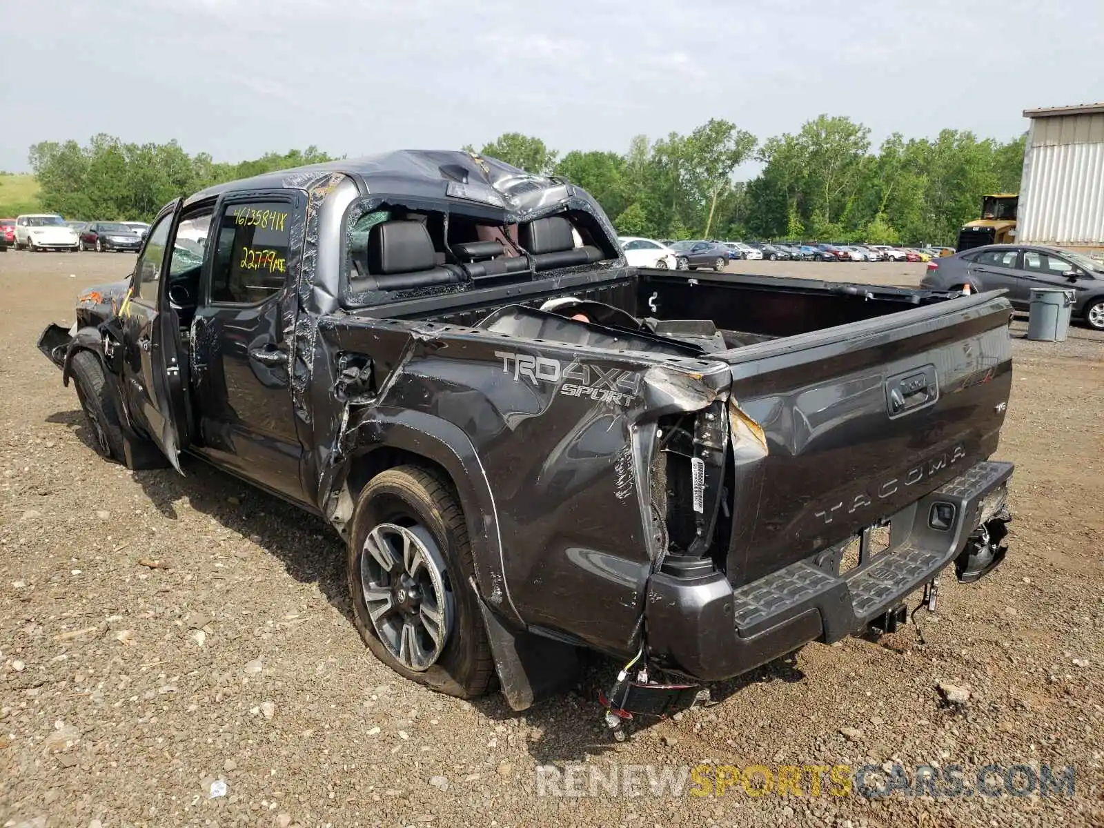 3 Фотография поврежденного автомобиля 3TMCZ5AN7KM261684 TOYOTA TACOMA 2019