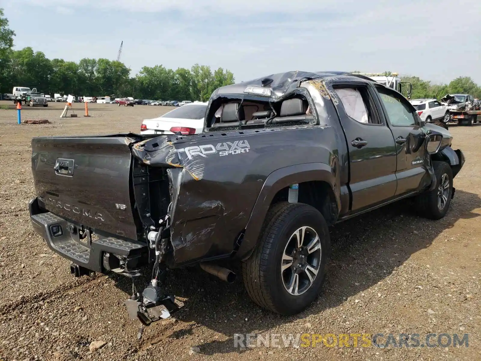 4 Фотография поврежденного автомобиля 3TMCZ5AN7KM261684 TOYOTA TACOMA 2019