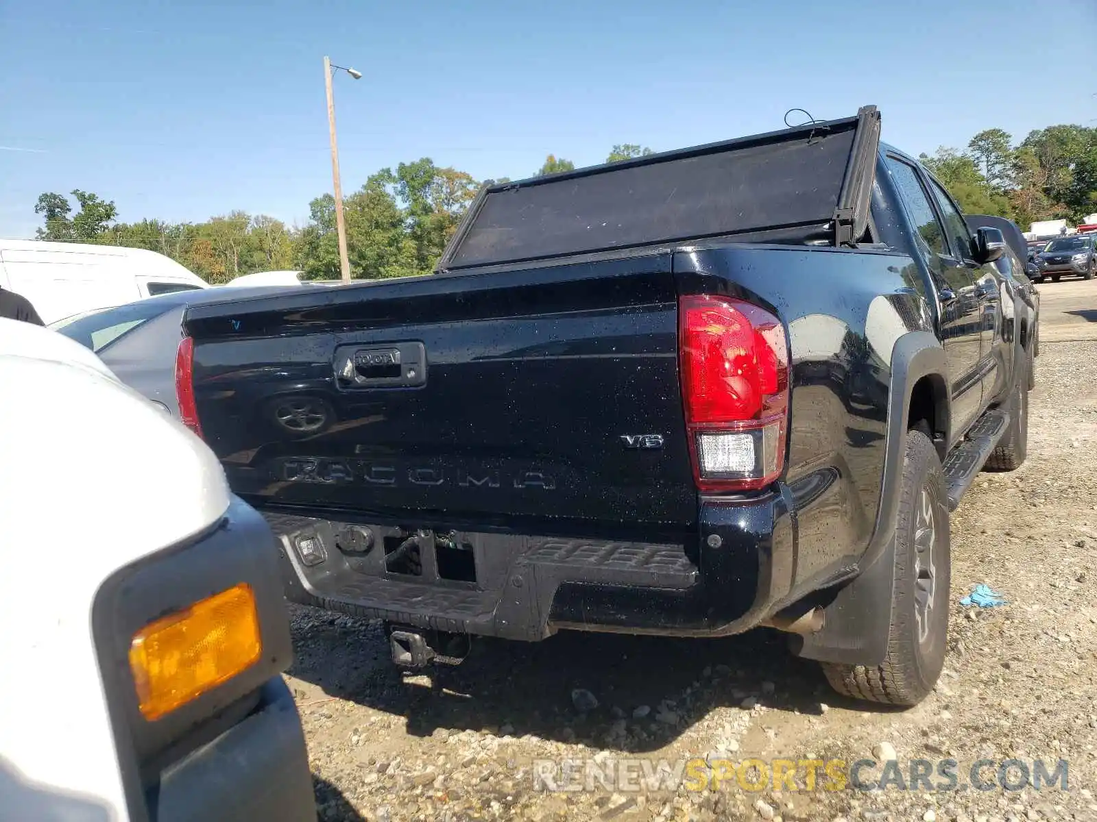 4 Photograph of a damaged car 3TMCZ5AN7KM263225 TOYOTA TACOMA 2019