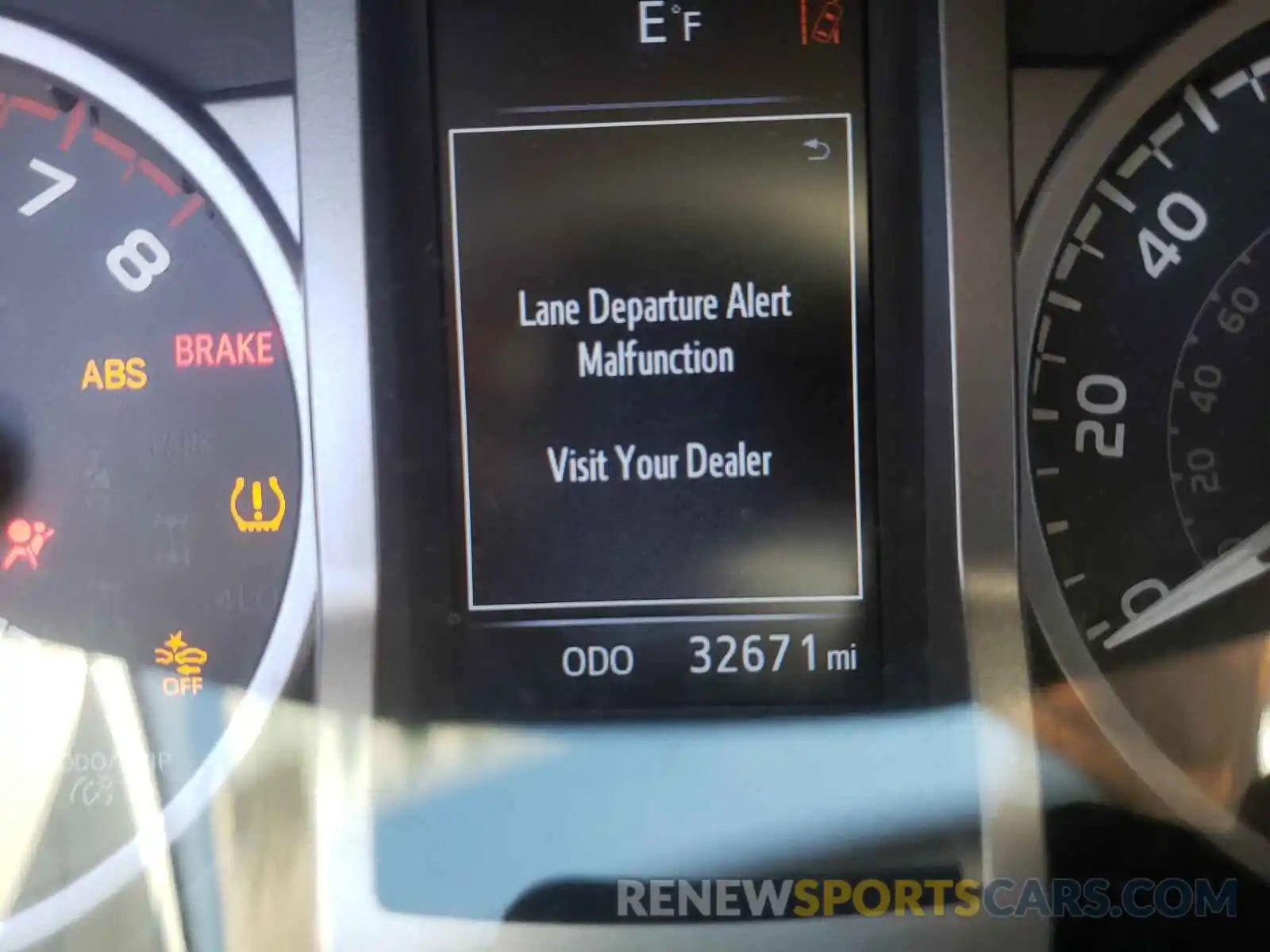 8 Photograph of a damaged car 3TMCZ5AN7KM263323 TOYOTA TACOMA 2019