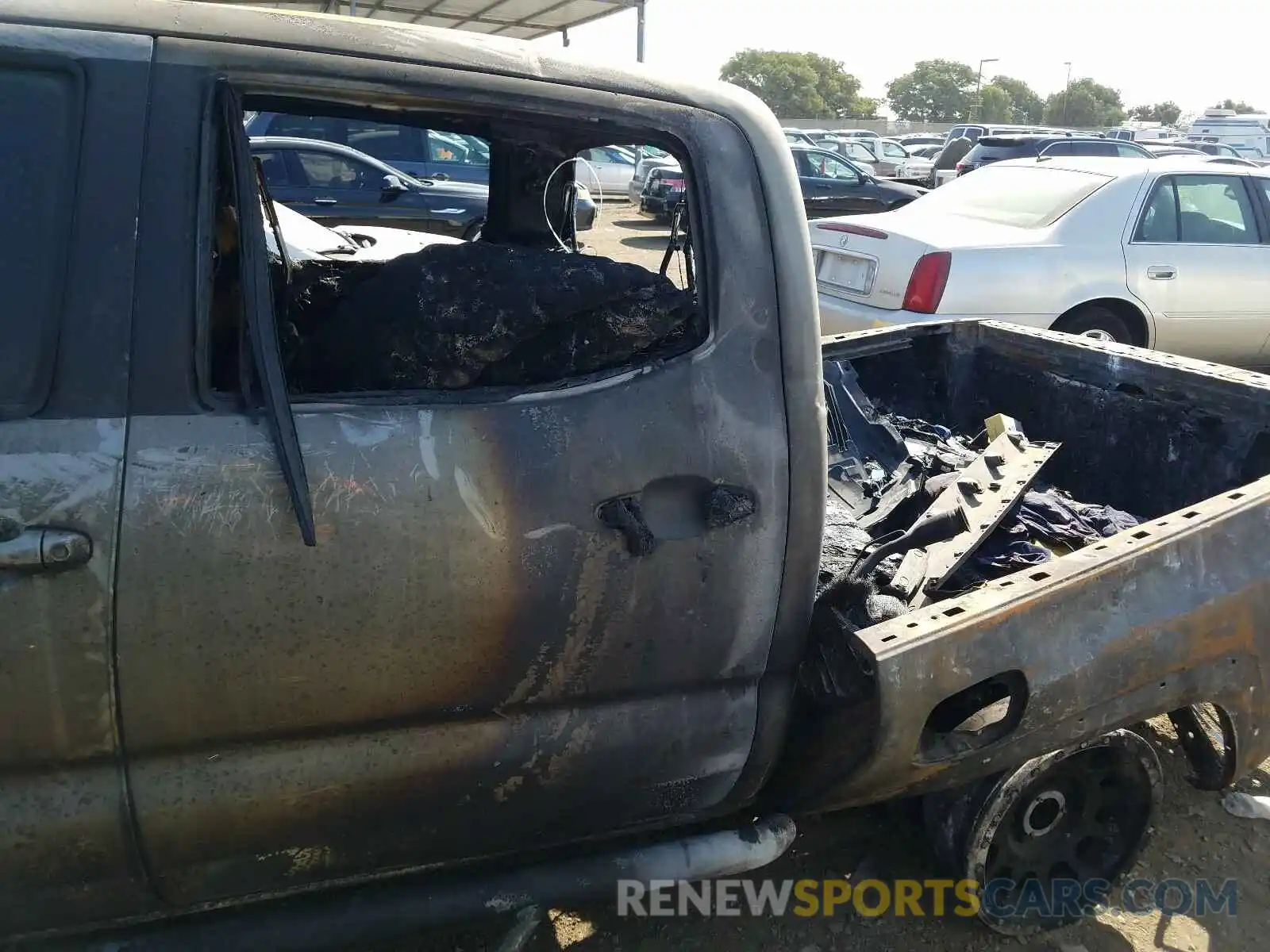 9 Photograph of a damaged car 3TMCZ5AN7KM265198 TOYOTA TACOMA 2019