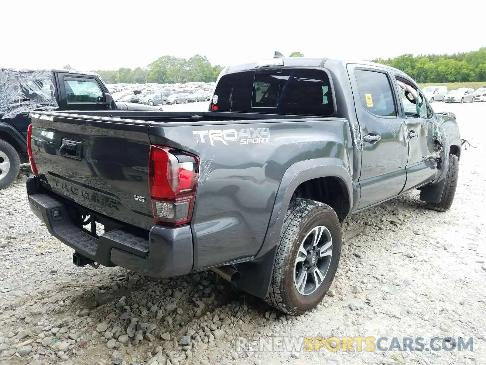 4 Фотография поврежденного автомобиля 3TMCZ5AN7KM267971 TOYOTA TACOMA 2019