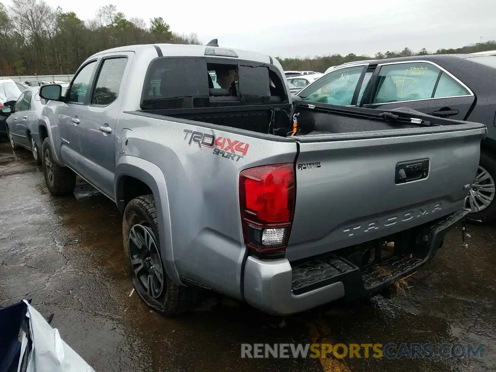 2 Photograph of a damaged car 3TMCZ5AN7KM269395 TOYOTA TACOMA 2019