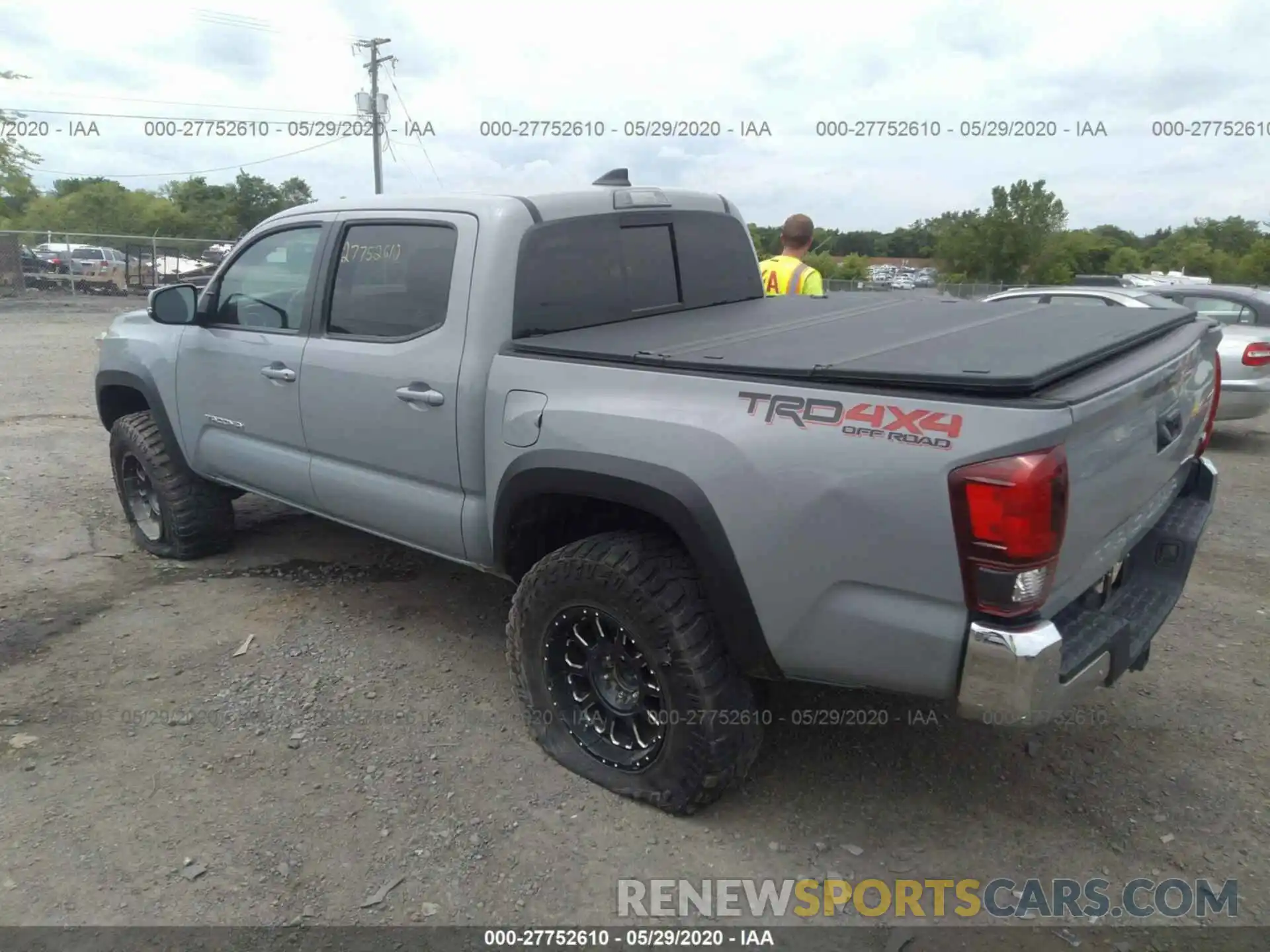 3 Фотография поврежденного автомобиля 3TMCZ5AN7KM274306 TOYOTA TACOMA 2019