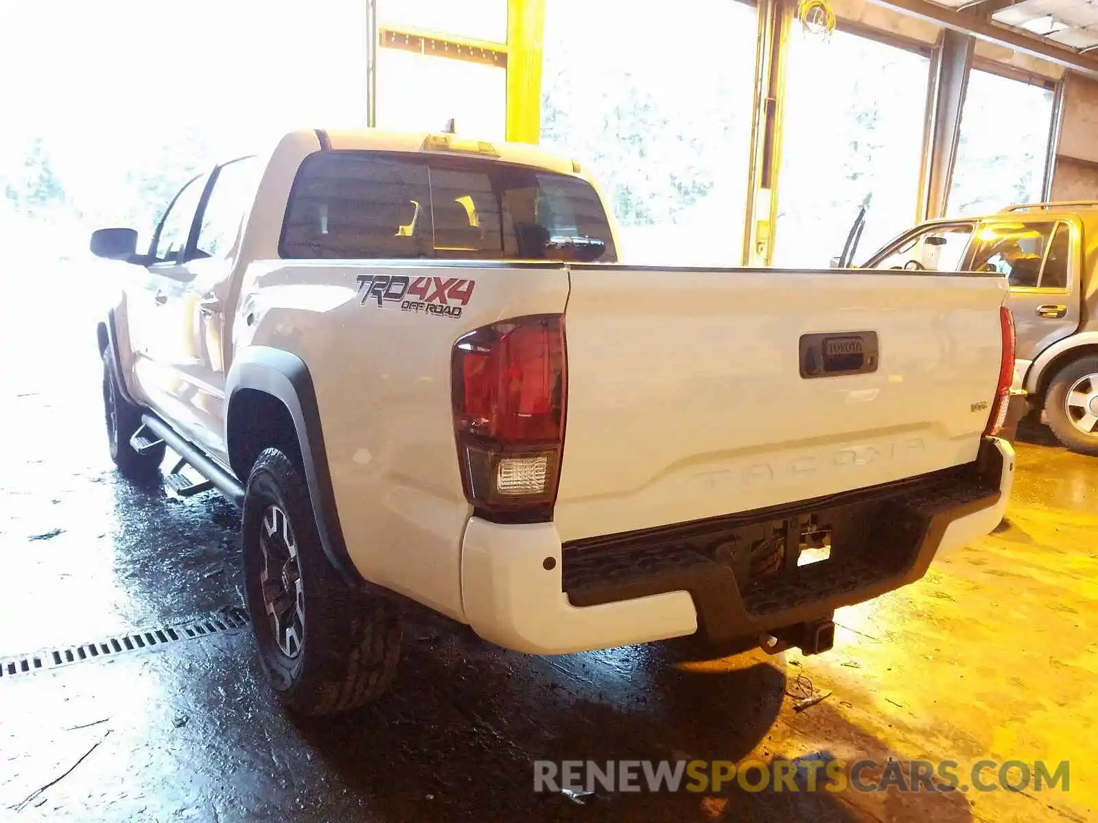 3 Photograph of a damaged car 3TMCZ5AN7KM276458 TOYOTA TACOMA 2019