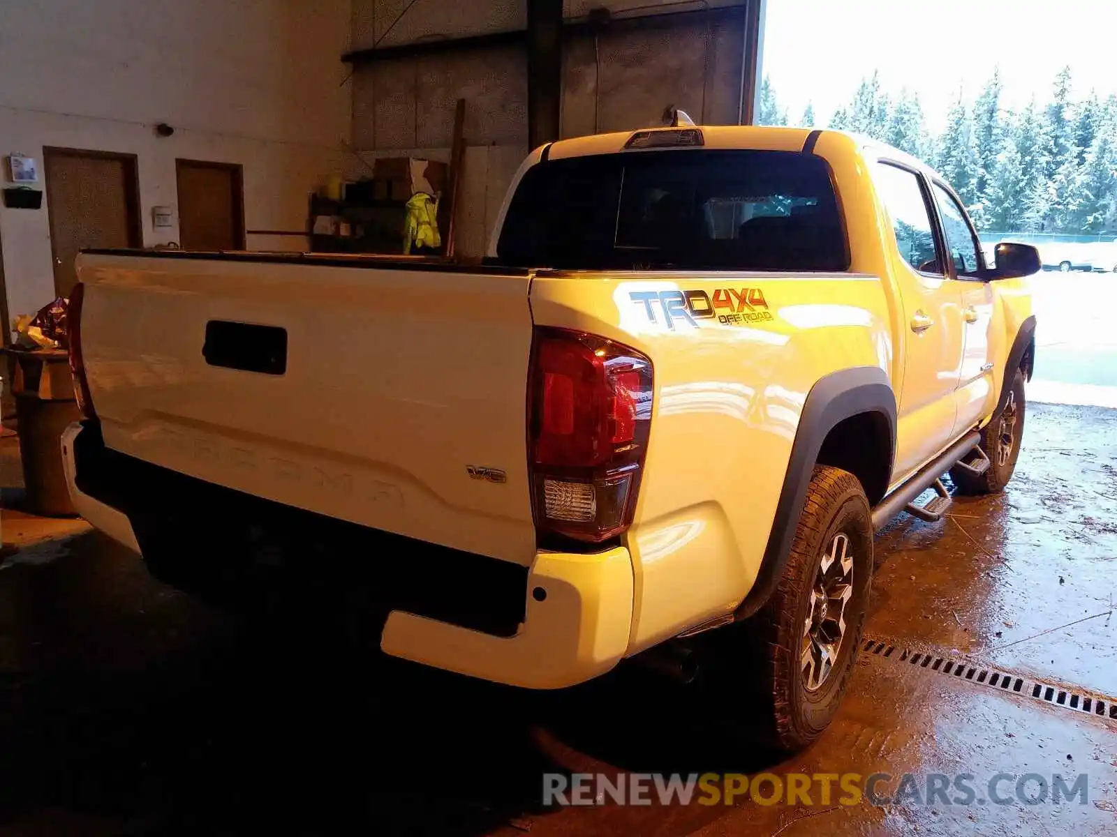 4 Photograph of a damaged car 3TMCZ5AN7KM276458 TOYOTA TACOMA 2019