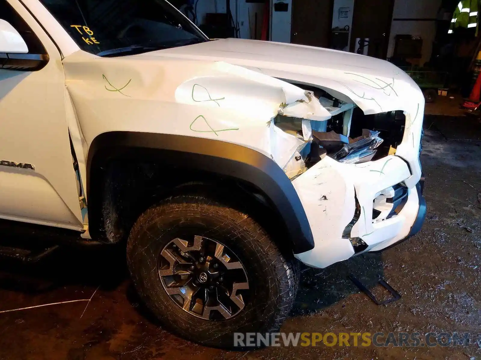 9 Photograph of a damaged car 3TMCZ5AN7KM276458 TOYOTA TACOMA 2019