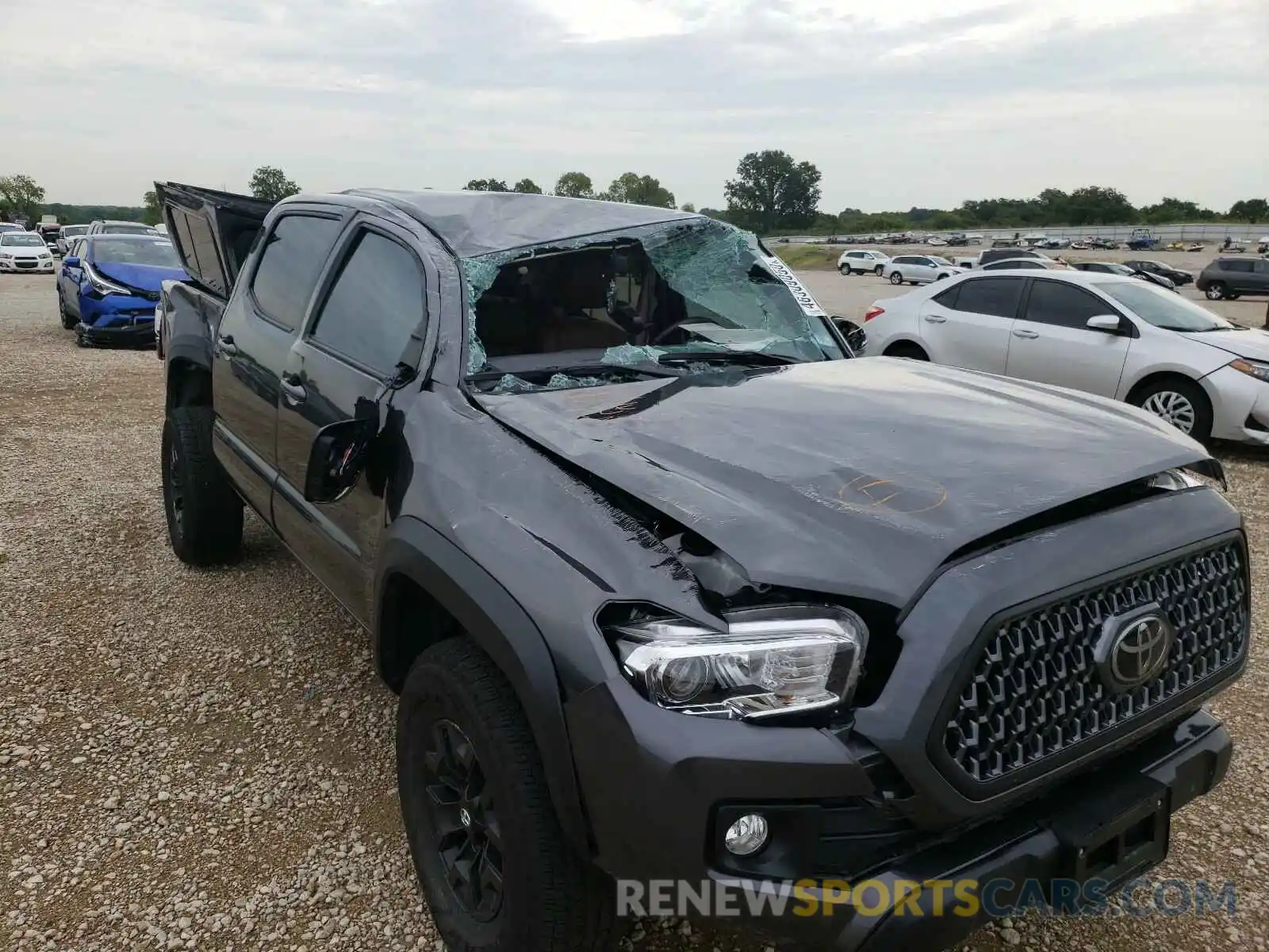 9 Photograph of a damaged car 3TMCZ5AN7KM279909 TOYOTA TACOMA 2019