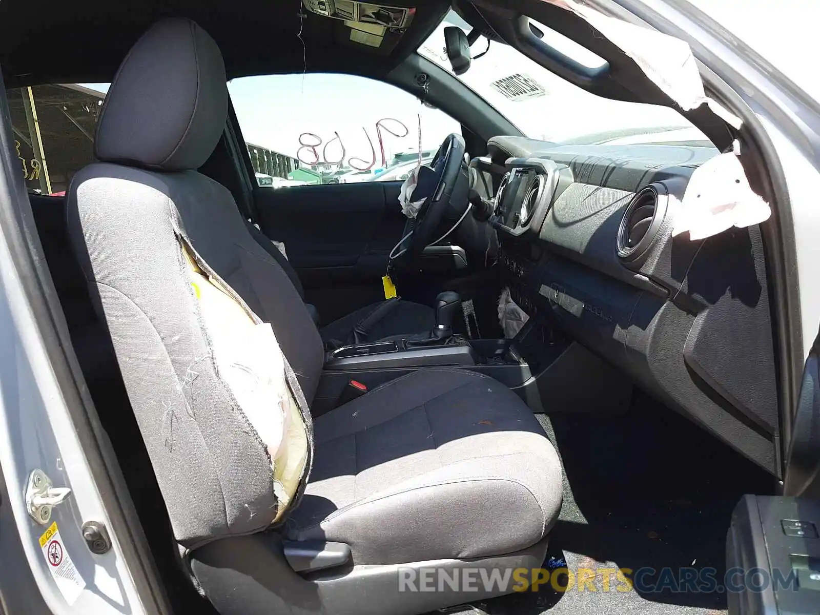 5 Photograph of a damaged car 3TMCZ5AN7KM282552 TOYOTA TACOMA 2019