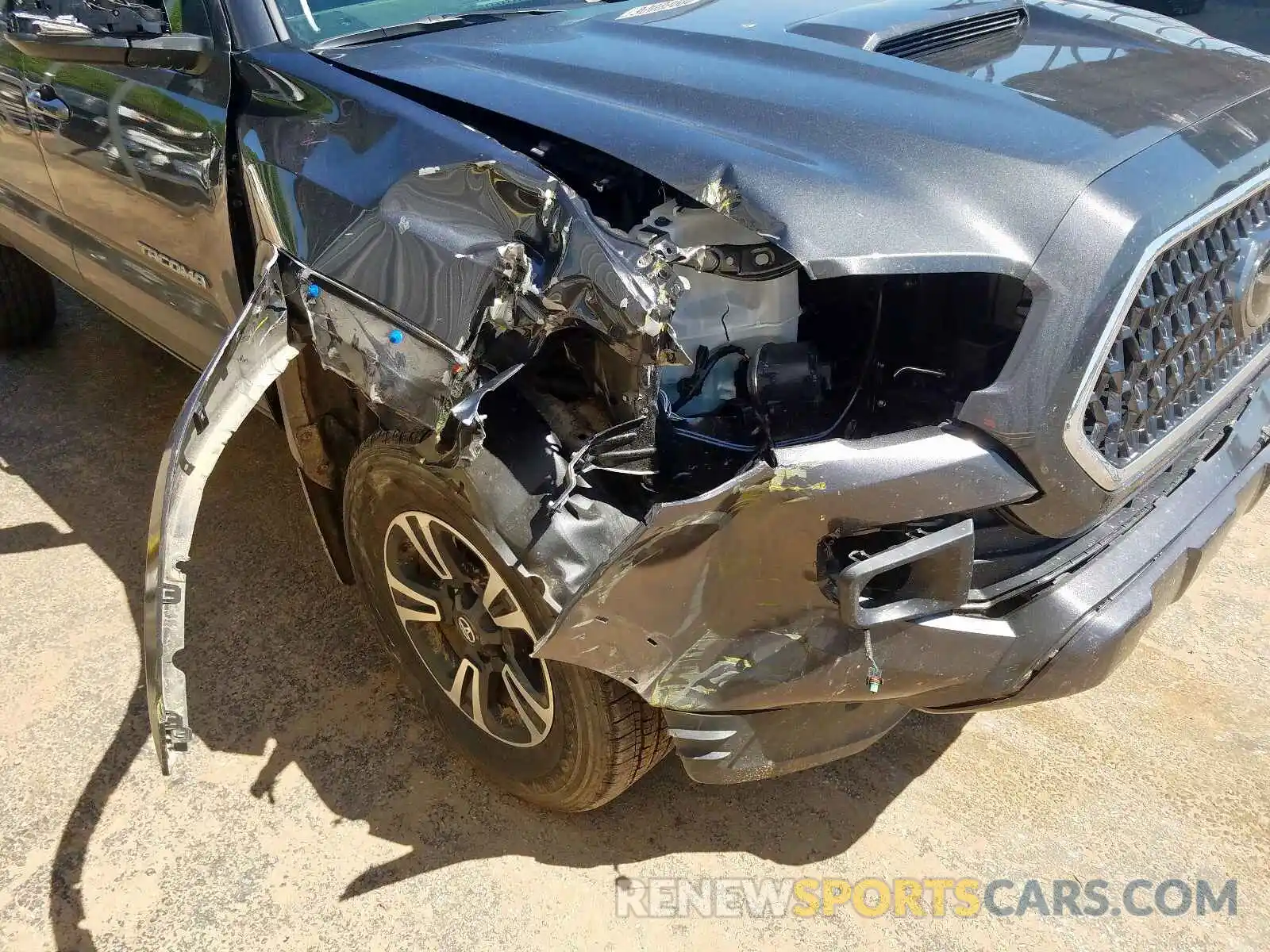 10 Photograph of a damaged car 3TMCZ5AN7KM285581 TOYOTA TACOMA 2019