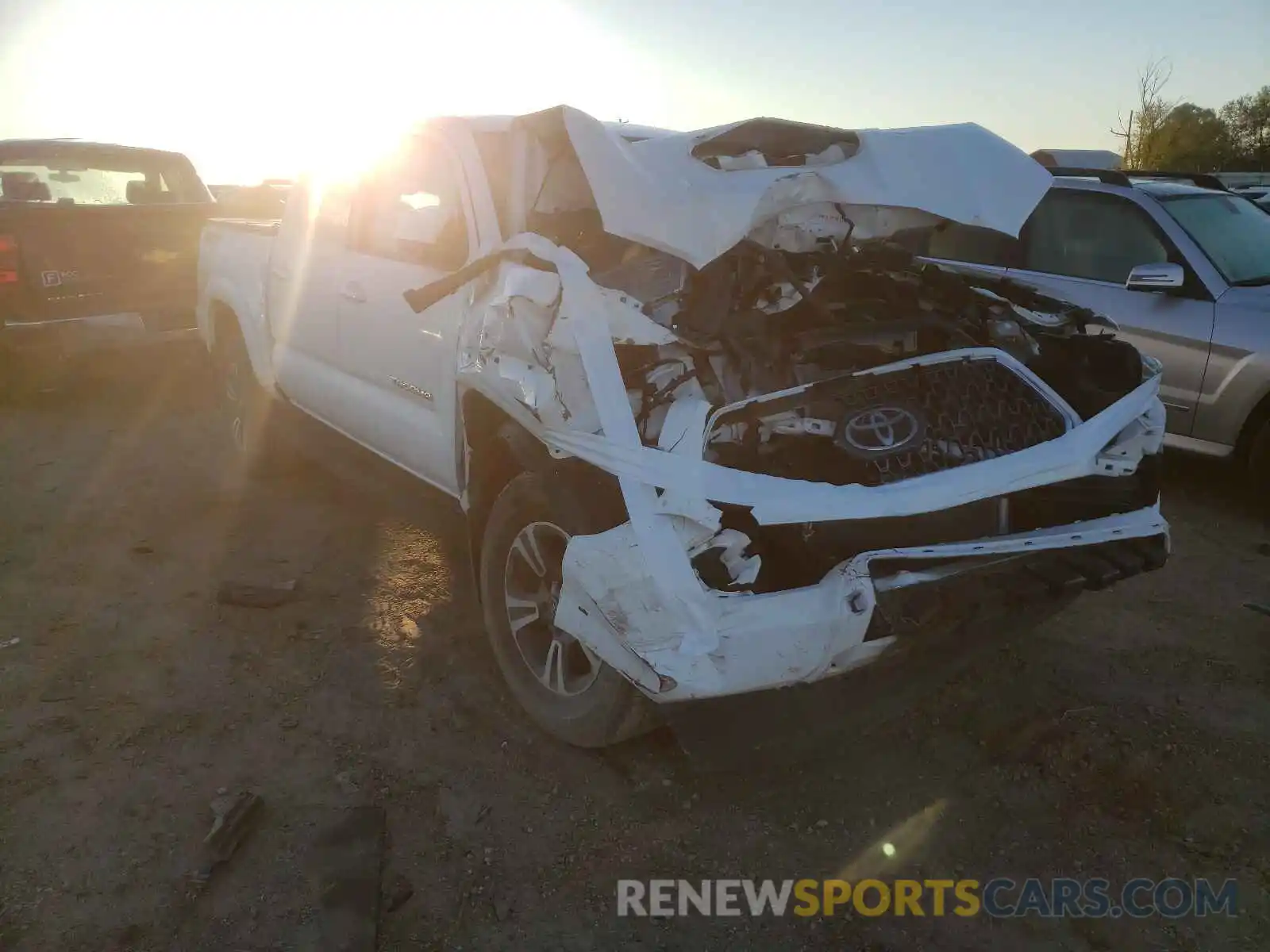 1 Photograph of a damaged car 3TMCZ5AN7KM286746 TOYOTA TACOMA 2019