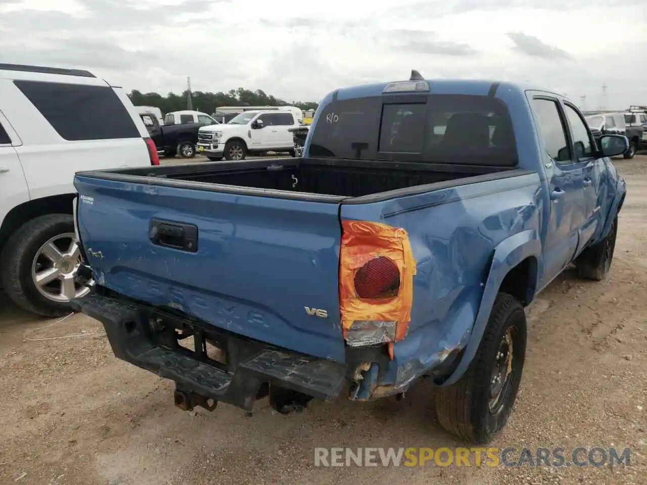 4 Photograph of a damaged car 3TMCZ5AN8KM199907 TOYOTA TACOMA 2019