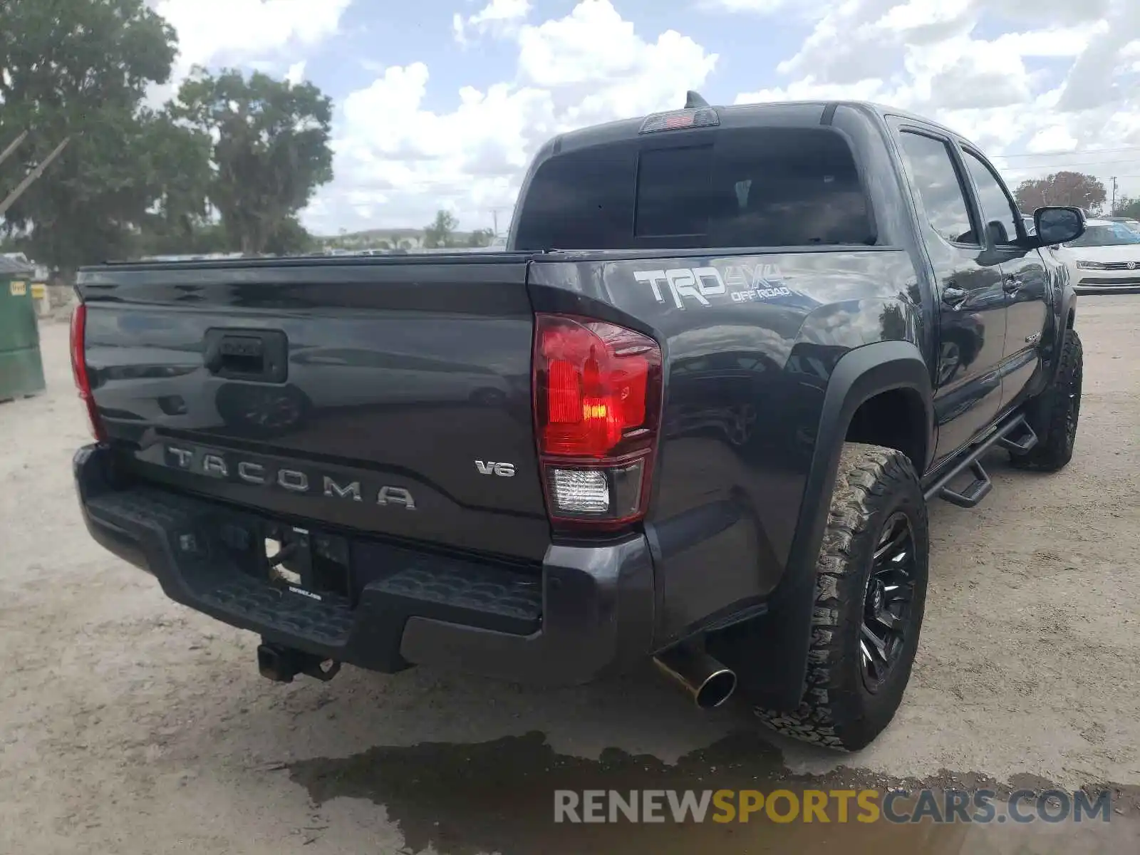 4 Photograph of a damaged car 3TMCZ5AN8KM231058 TOYOTA TACOMA 2019