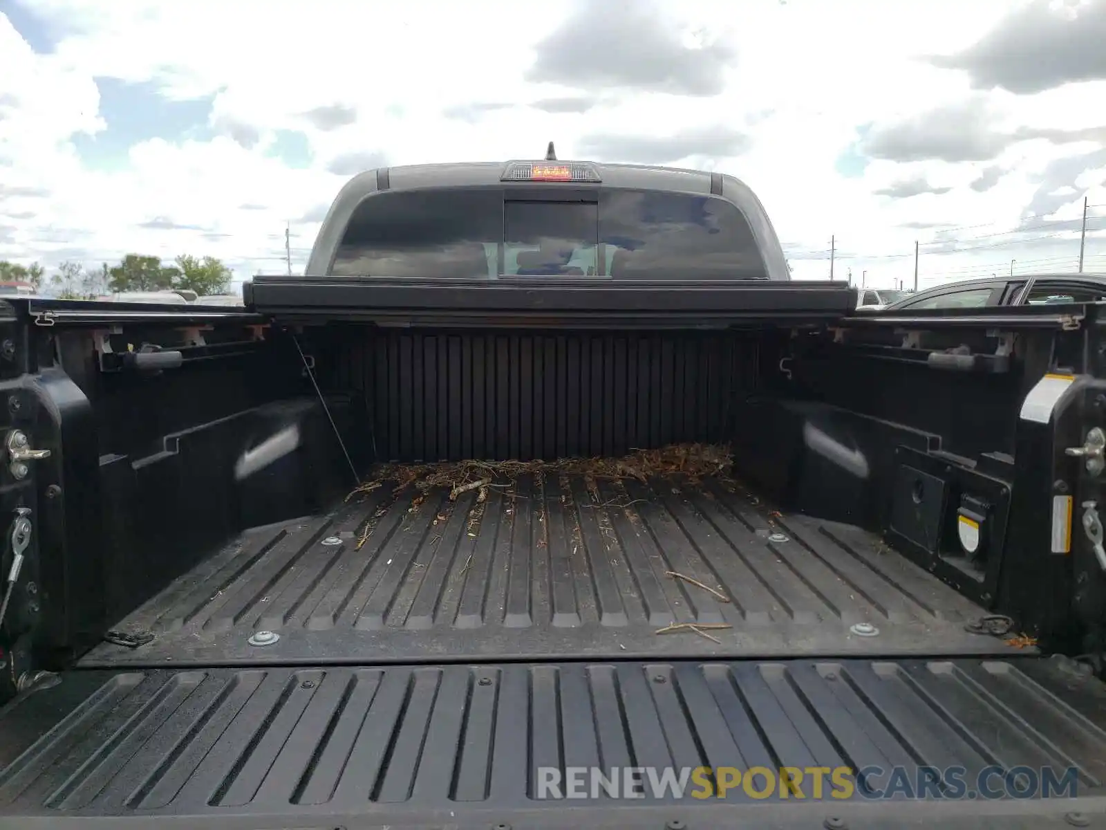 9 Photograph of a damaged car 3TMCZ5AN8KM231058 TOYOTA TACOMA 2019