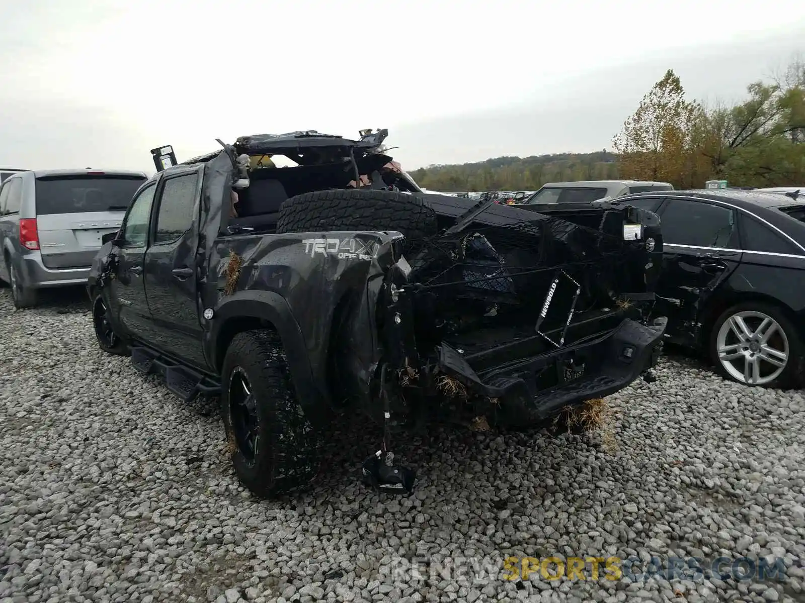 3 Фотография поврежденного автомобиля 3TMCZ5AN8KM239645 TOYOTA TACOMA 2019