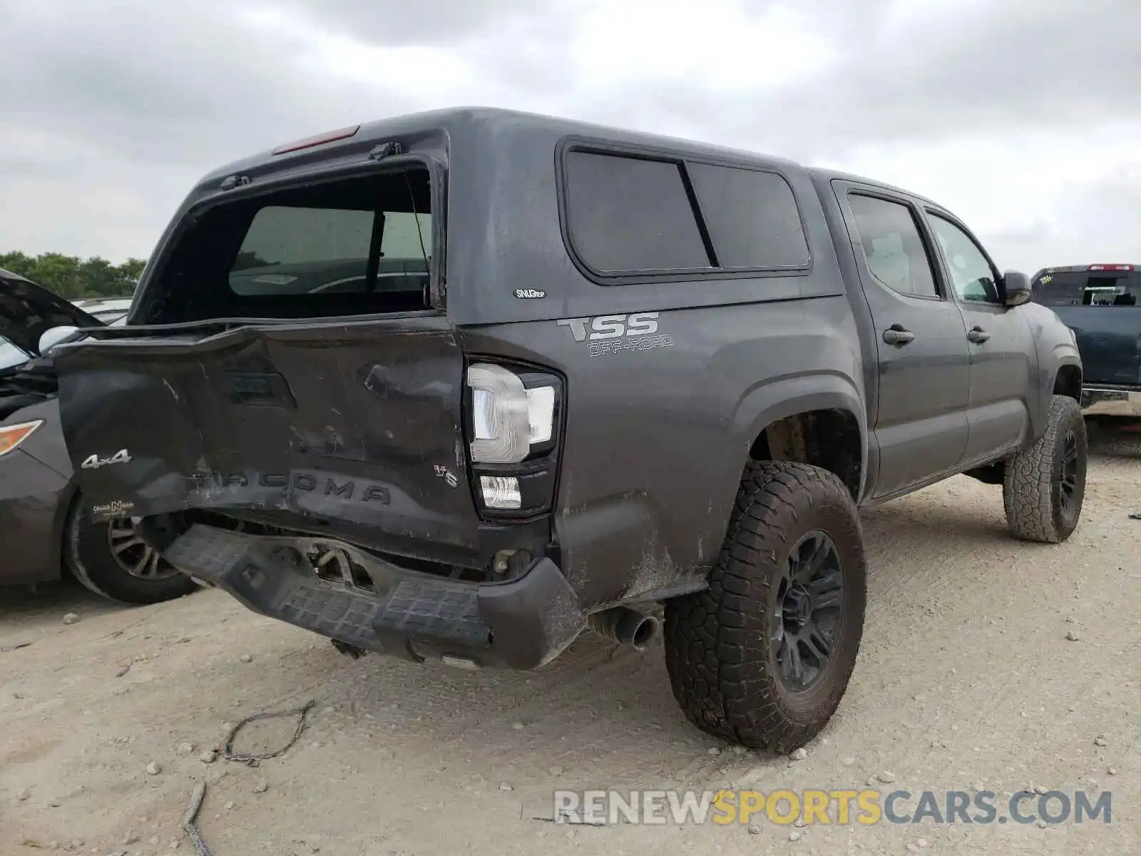 4 Photograph of a damaged car 3TMCZ5AN8KM250337 TOYOTA TACOMA 2019