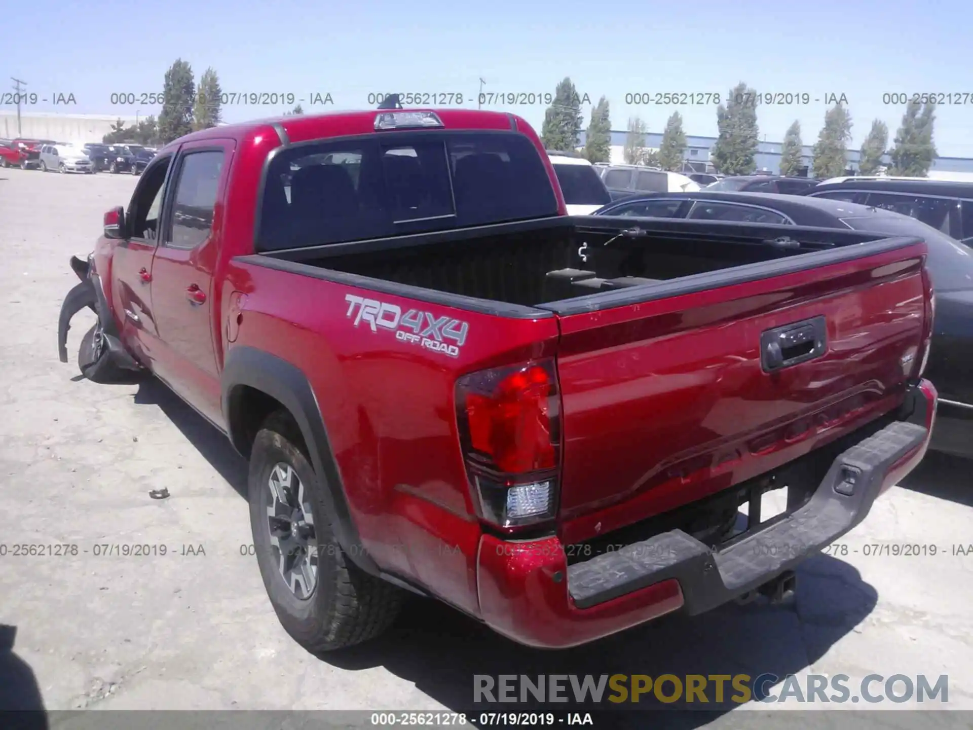 3 Фотография поврежденного автомобиля 3TMCZ5AN8KM256493 TOYOTA TACOMA 2019