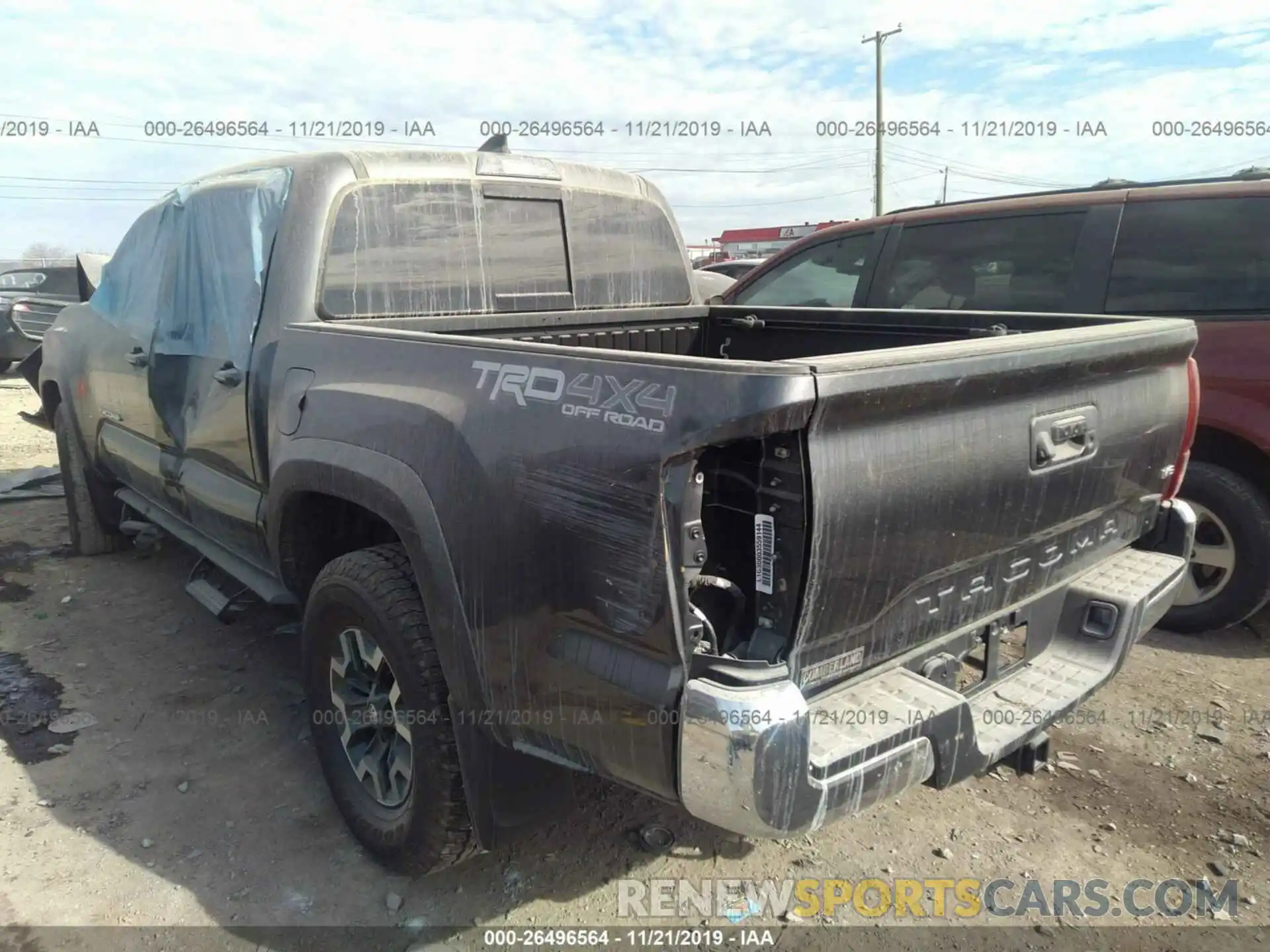 3 Фотография поврежденного автомобиля 3TMCZ5AN8KM258406 TOYOTA TACOMA 2019