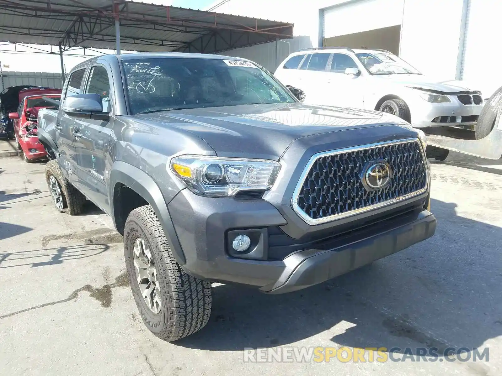 1 Photograph of a damaged car 3TMCZ5AN8KM260642 TOYOTA TACOMA 2019