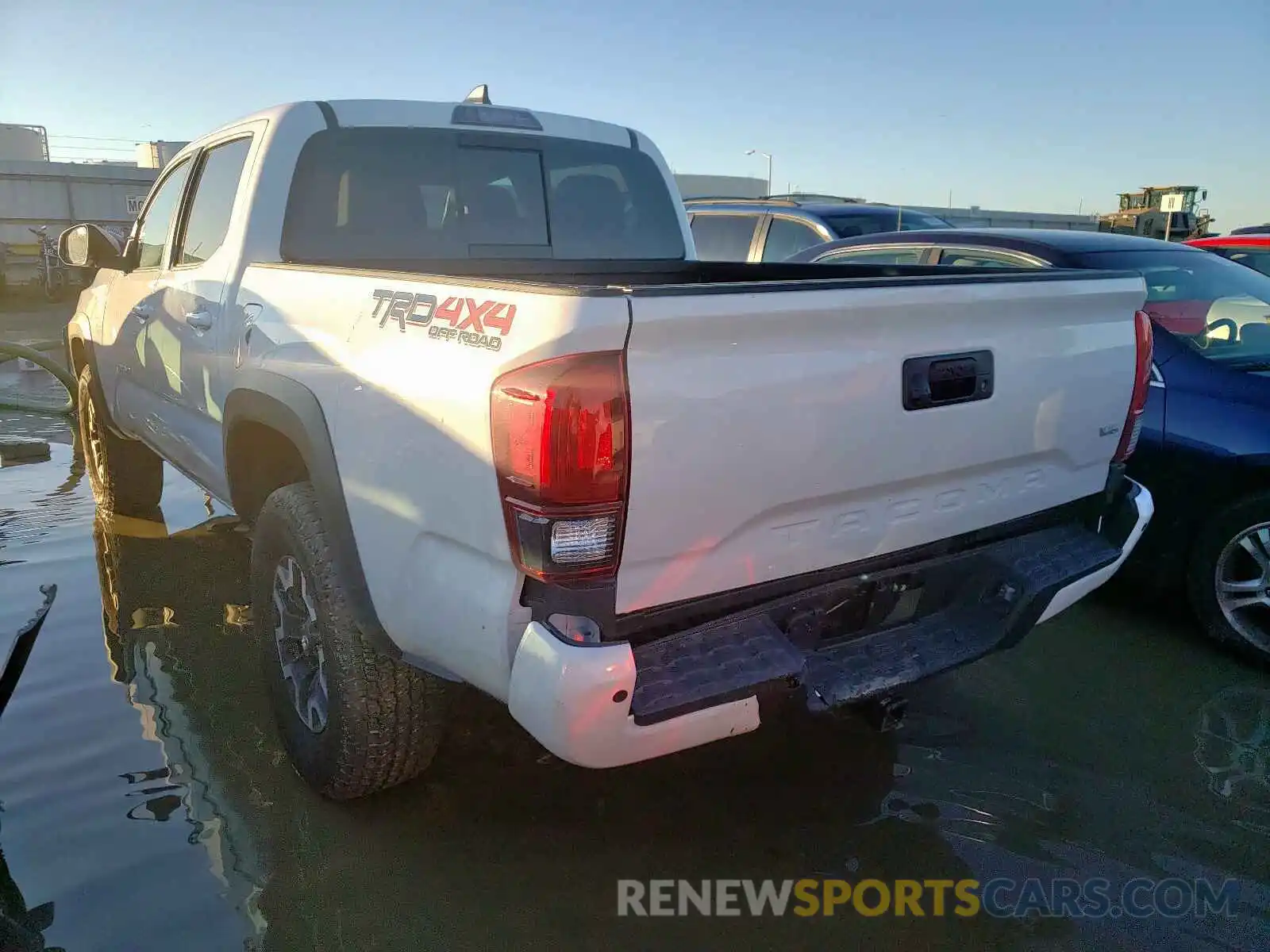 3 Photograph of a damaged car 3TMCZ5AN8KM261015 TOYOTA TACOMA 2019