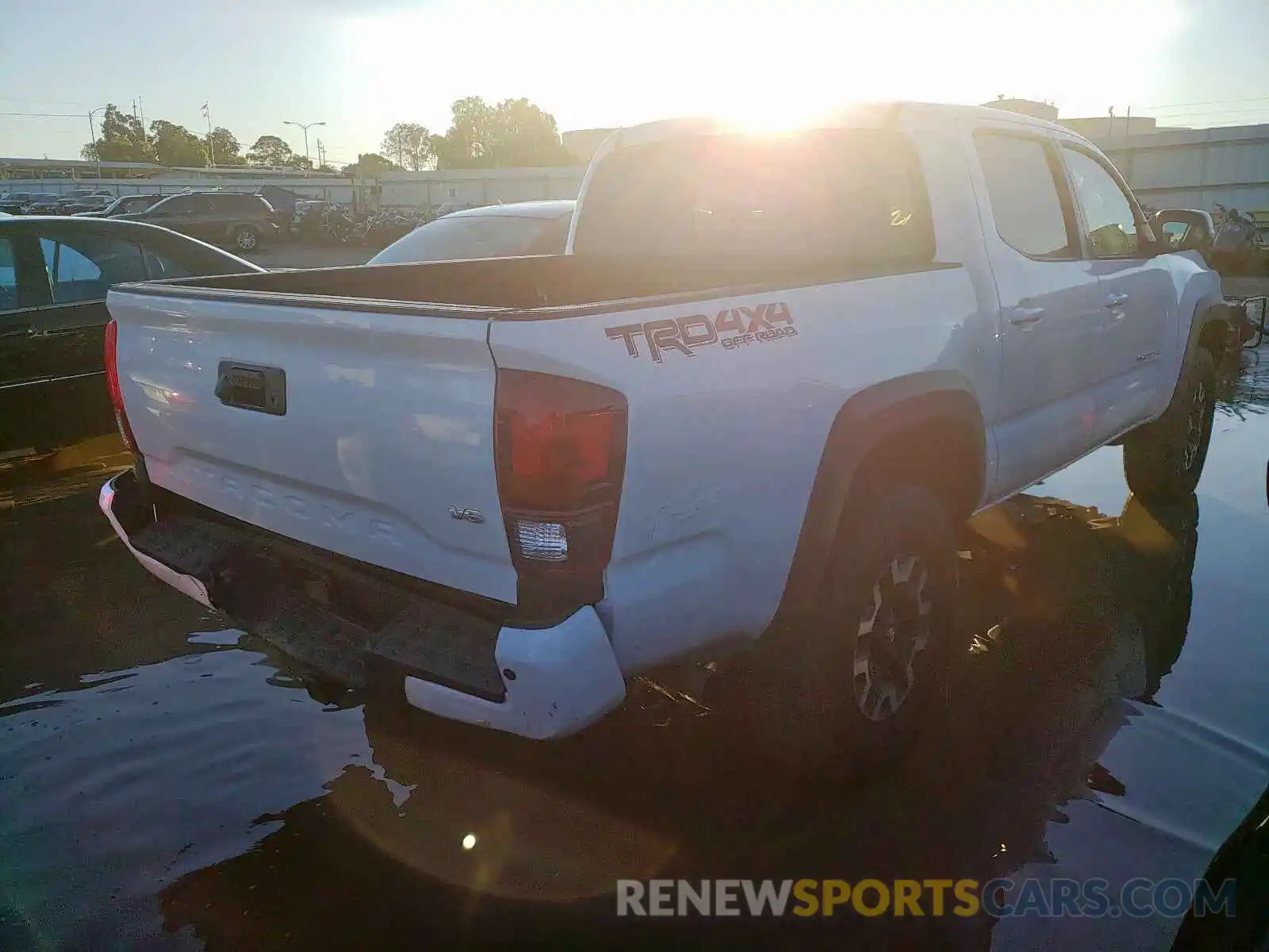 4 Photograph of a damaged car 3TMCZ5AN8KM261015 TOYOTA TACOMA 2019