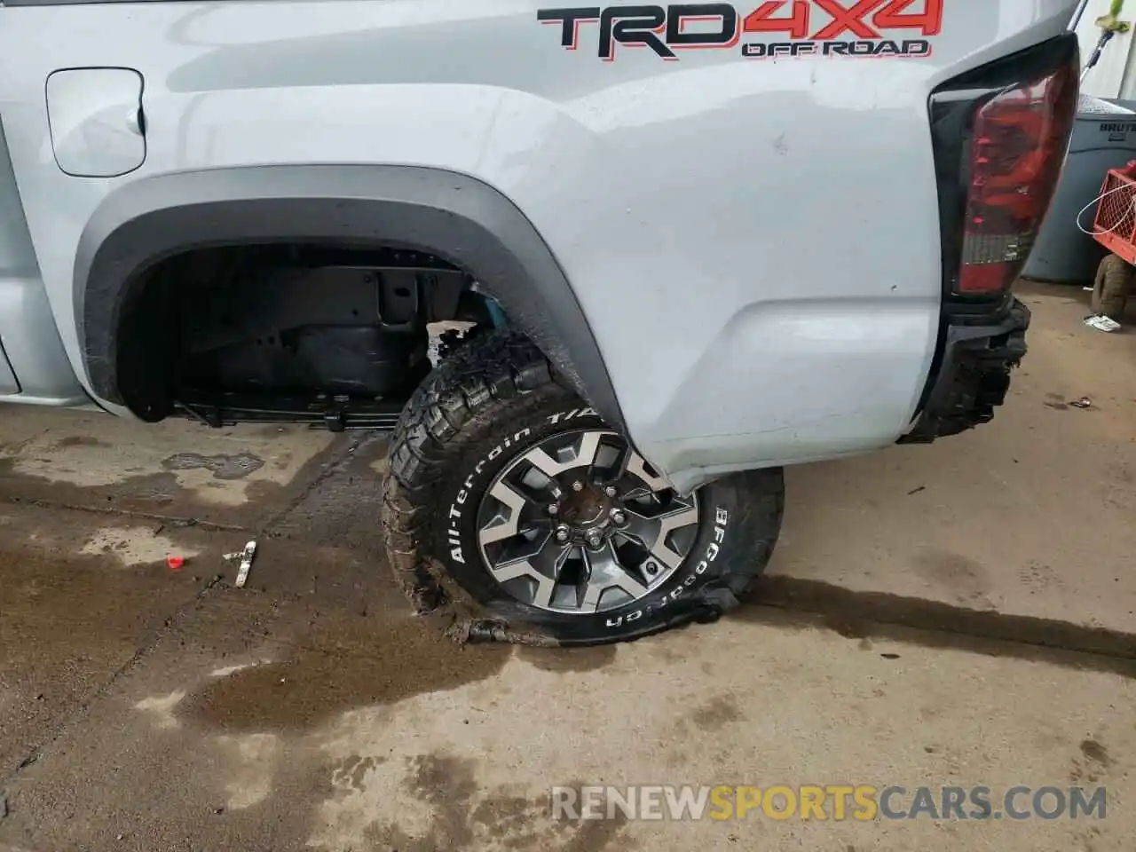 9 Photograph of a damaged car 3TMCZ5AN8KM270880 TOYOTA TACOMA 2019