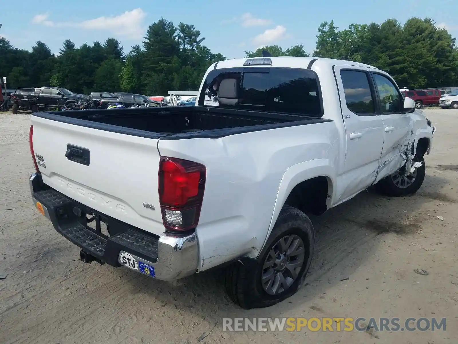 4 Photograph of a damaged car 3TMCZ5AN8KM272564 TOYOTA TACOMA 2019