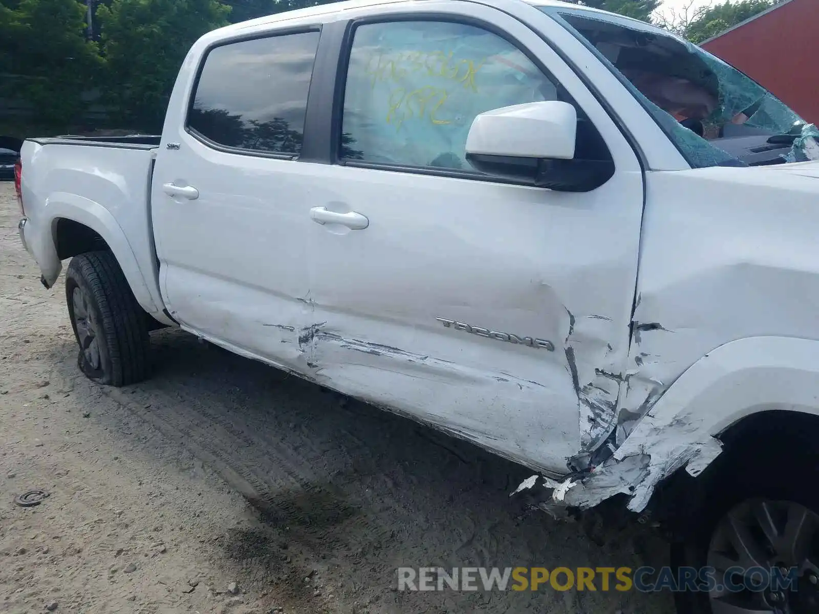 9 Photograph of a damaged car 3TMCZ5AN8KM272564 TOYOTA TACOMA 2019