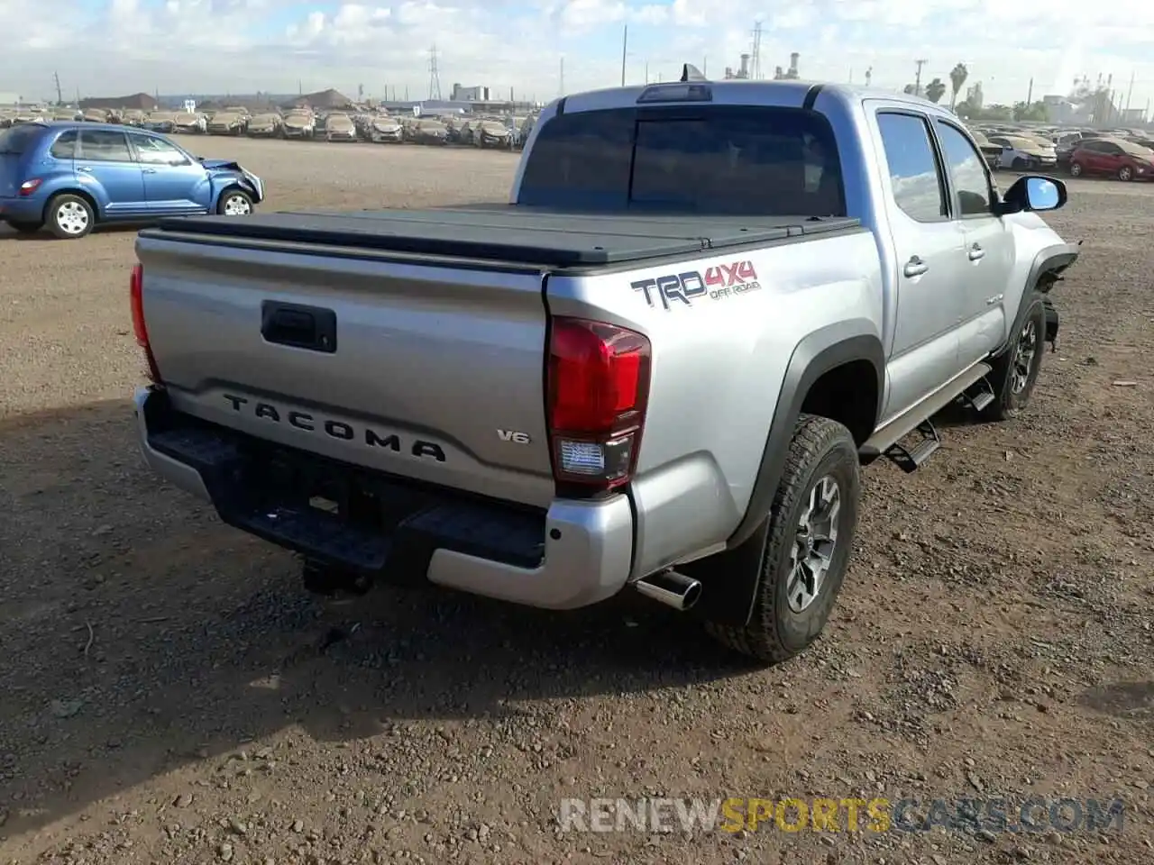 4 Фотография поврежденного автомобиля 3TMCZ5AN8KM274010 TOYOTA TACOMA 2019