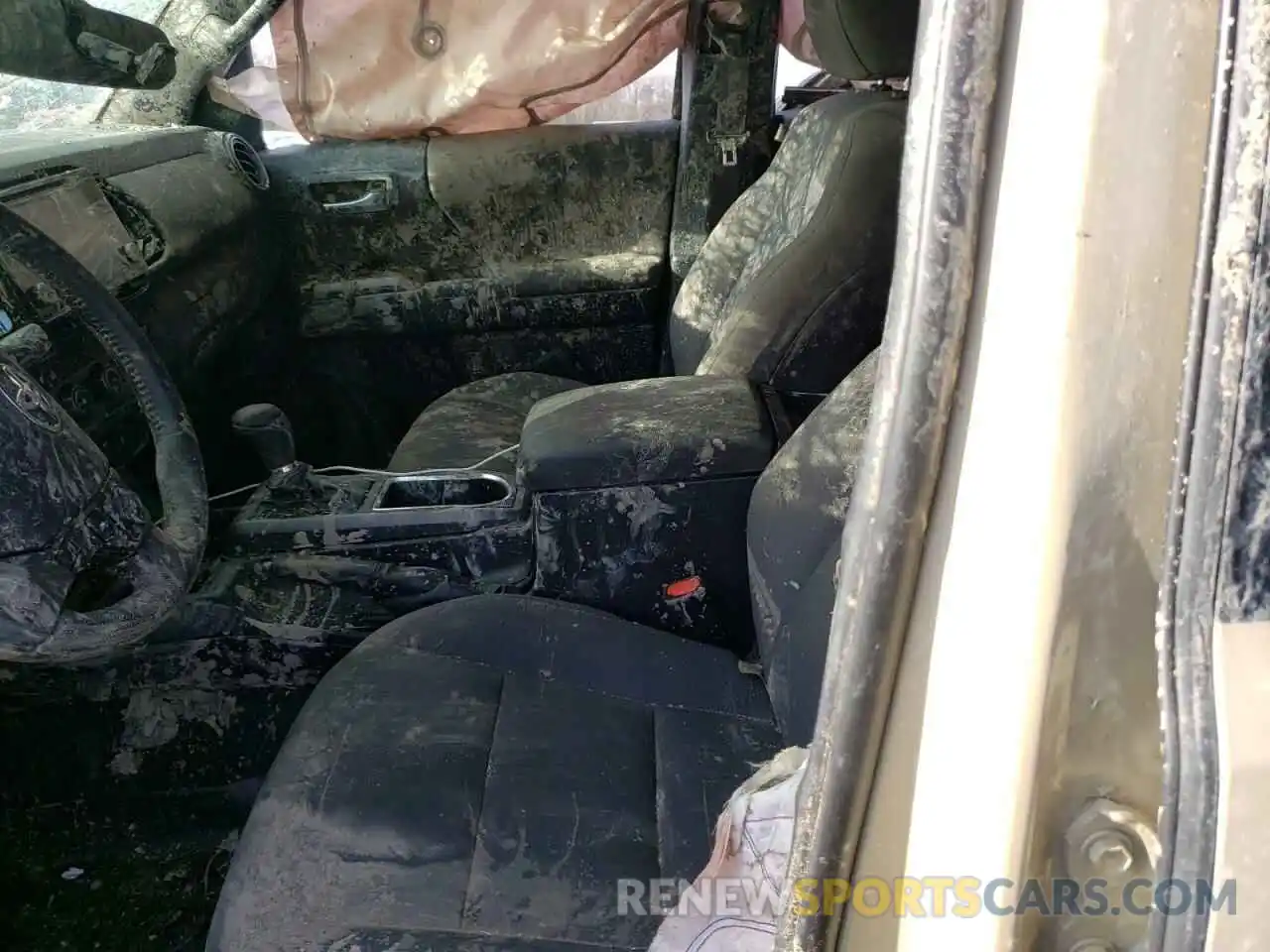 5 Photograph of a damaged car 3TMCZ5AN8KM275884 TOYOTA TACOMA 2019