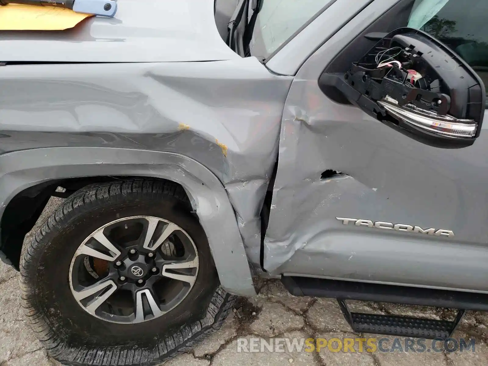 9 Photograph of a damaged car 3TMCZ5AN8KM282950 TOYOTA TACOMA 2019