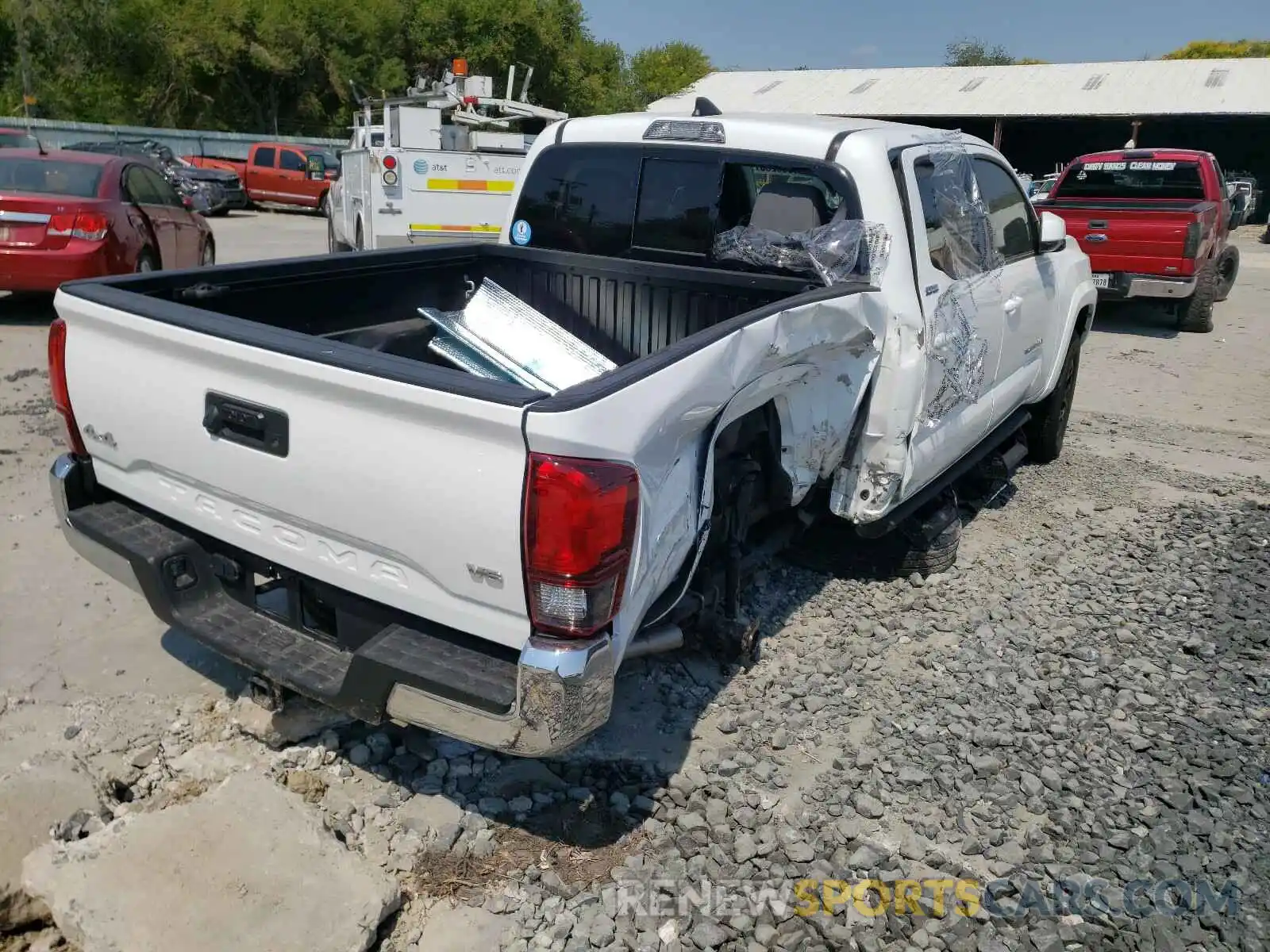 4 Photograph of a damaged car 3TMCZ5AN8KM285945 TOYOTA TACOMA 2019