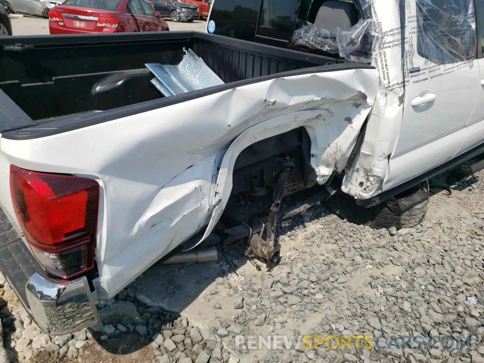 9 Photograph of a damaged car 3TMCZ5AN8KM285945 TOYOTA TACOMA 2019