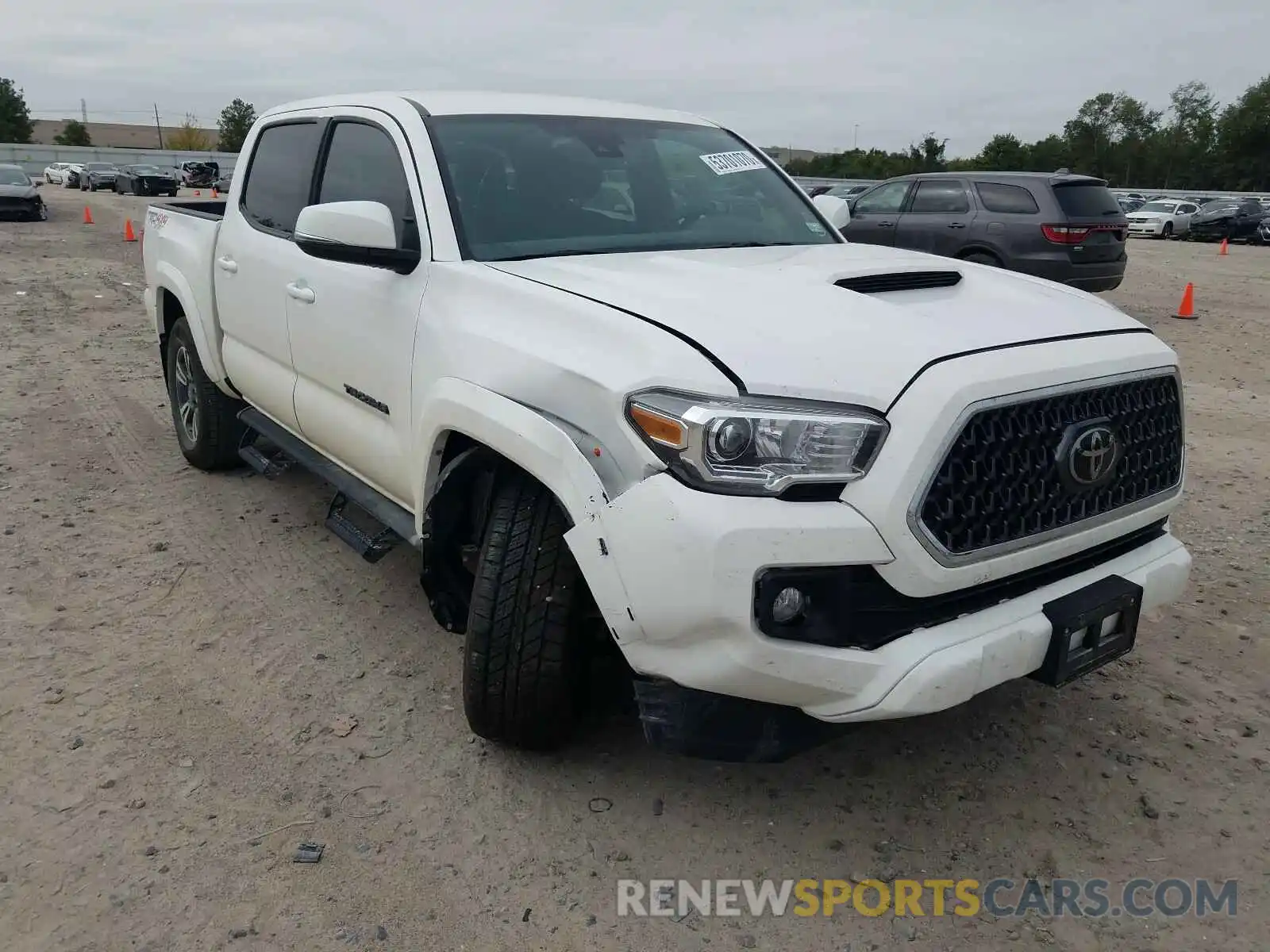 1 Photograph of a damaged car 3TMCZ5AN8KM285962 TOYOTA TACOMA 2019