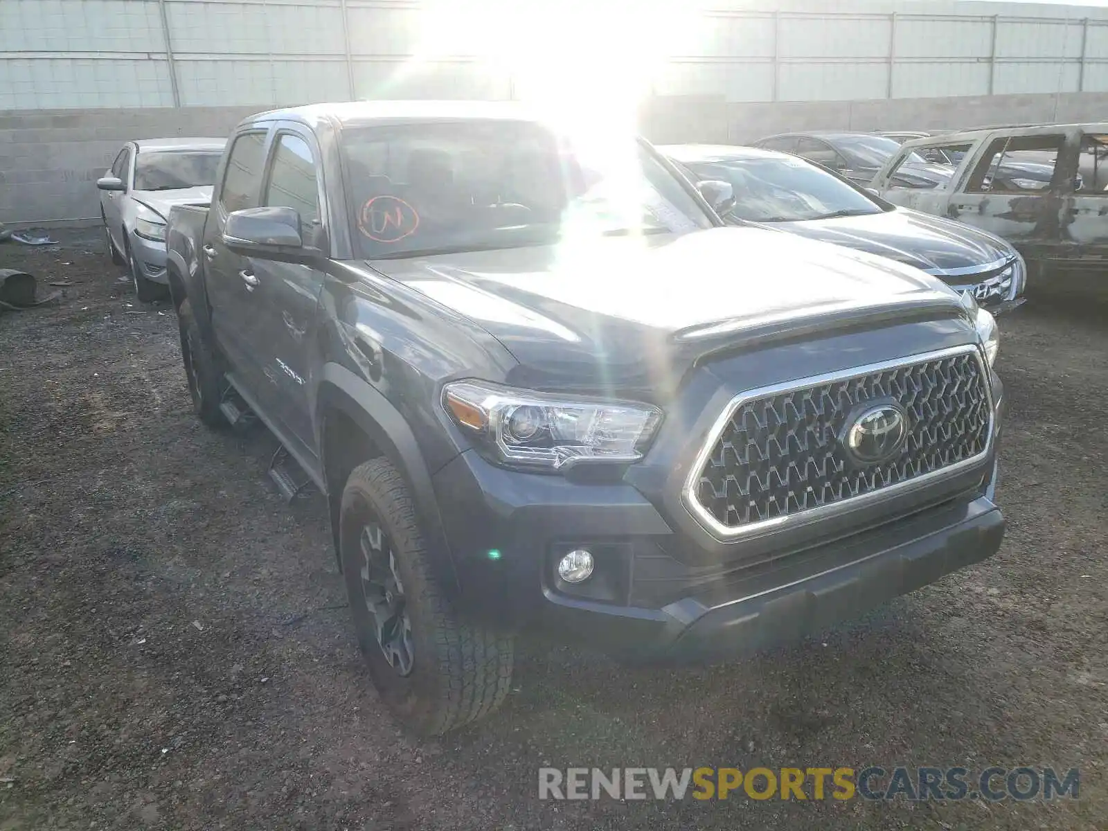 1 Photograph of a damaged car 3TMCZ5AN8KM287839 TOYOTA TACOMA 2019