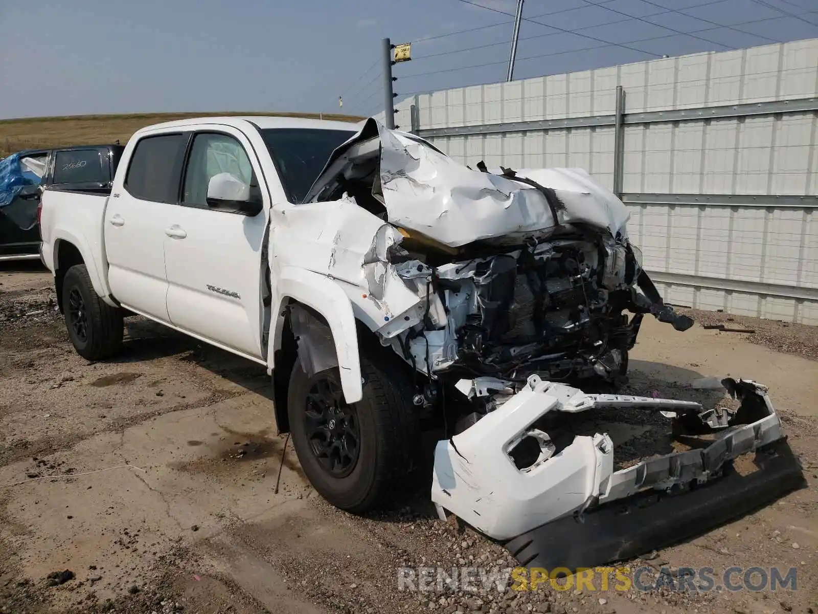 1 Photograph of a damaged car 3TMCZ5AN9KM192898 TOYOTA TACOMA 2019