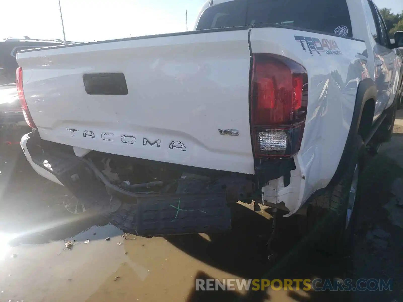 9 Photograph of a damaged car 3TMCZ5AN9KM199589 TOYOTA TACOMA 2019