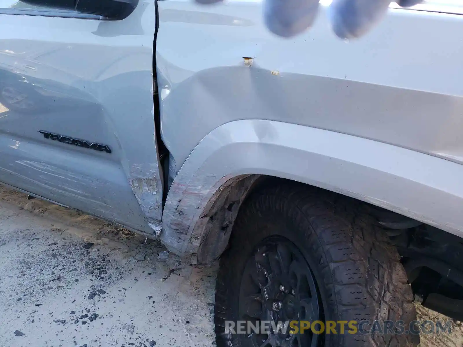 9 Photograph of a damaged car 3TMCZ5AN9KM203253 TOYOTA TACOMA 2019