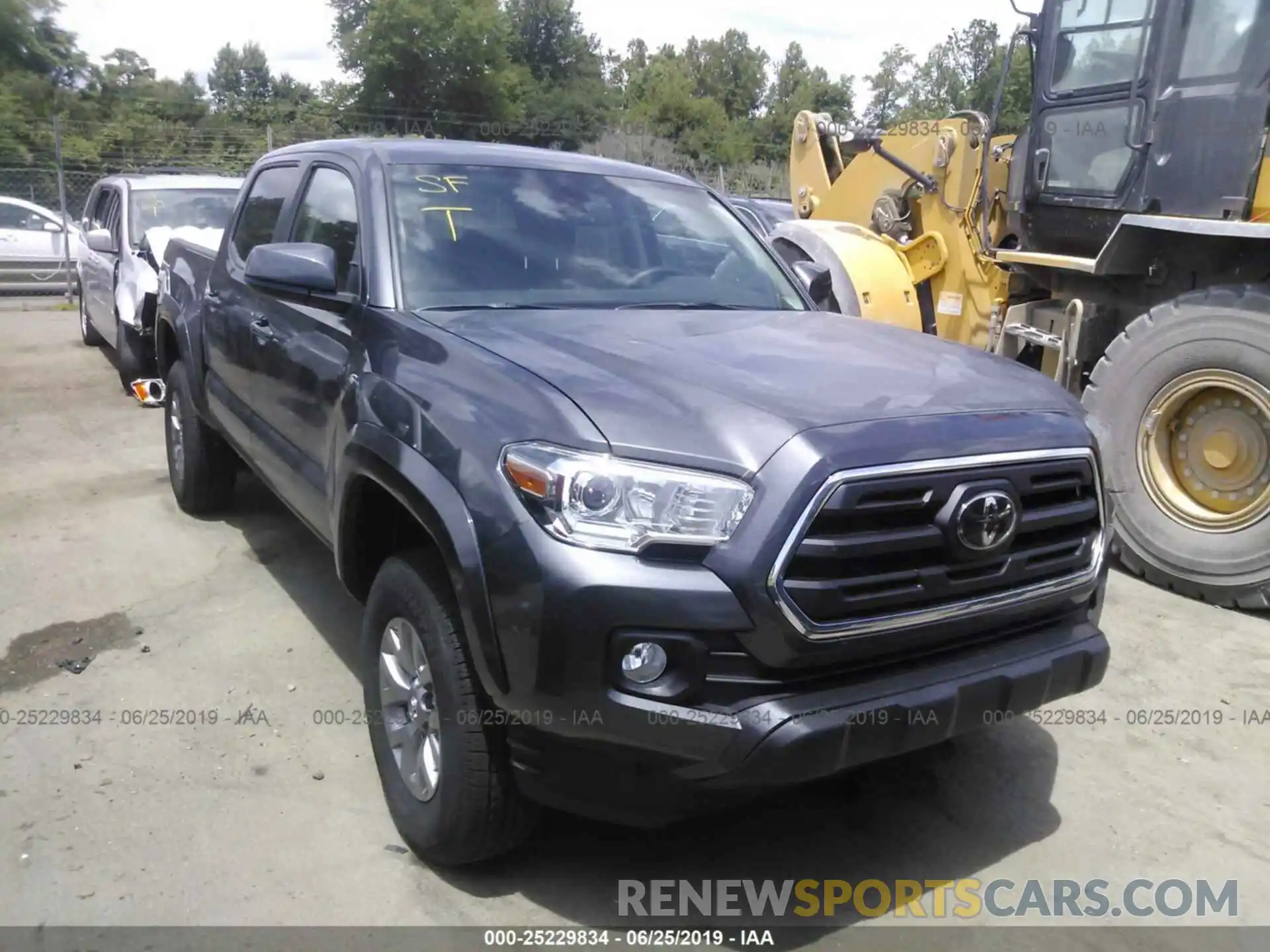 1 Photograph of a damaged car 3TMCZ5AN9KM204726 TOYOTA TACOMA 2019