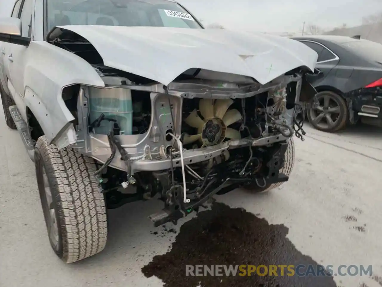 9 Photograph of a damaged car 3TMCZ5AN9KM211983 TOYOTA TACOMA 2019