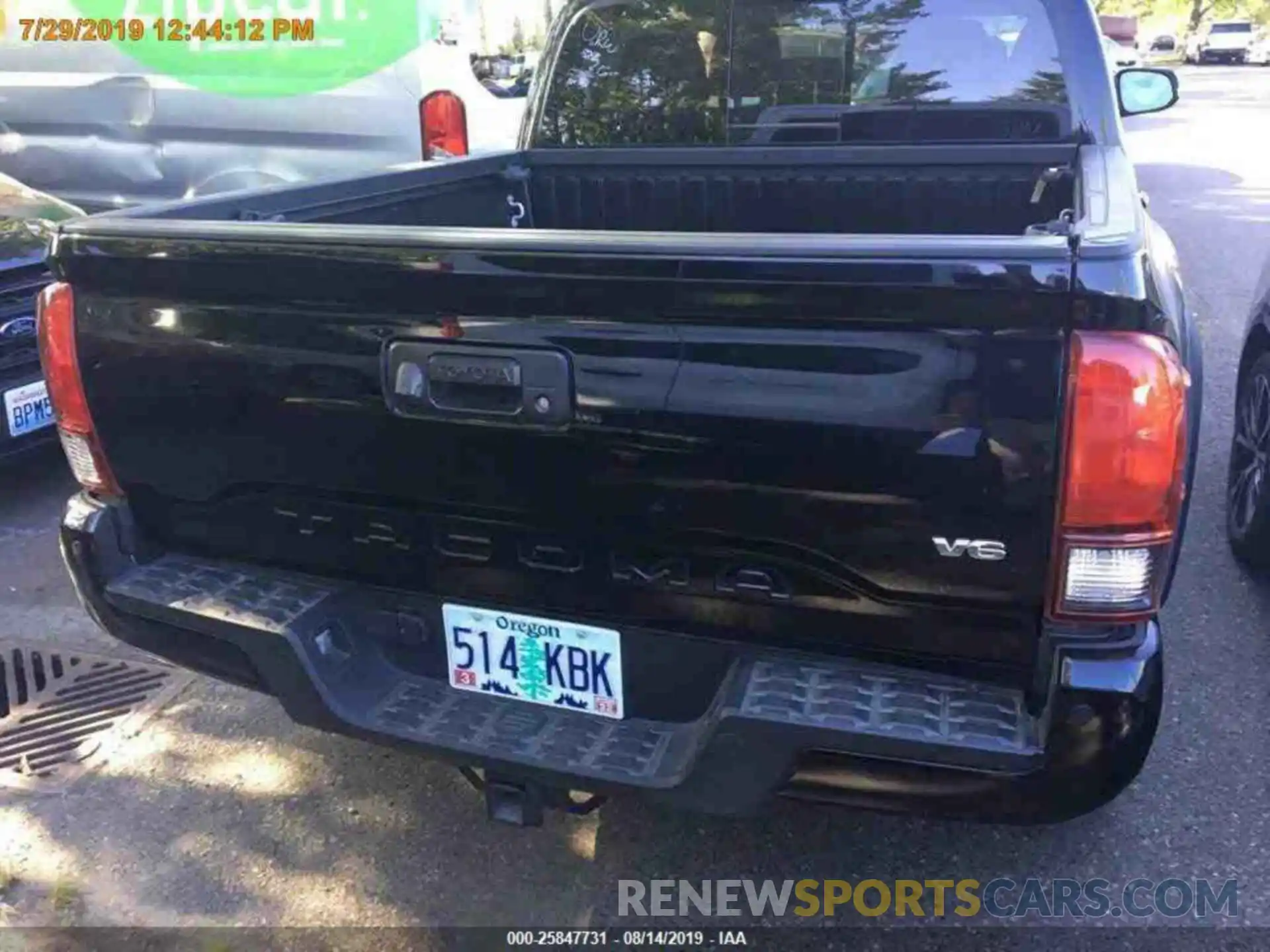 17 Photograph of a damaged car 3TMCZ5AN9KM219436 TOYOTA TACOMA 2019