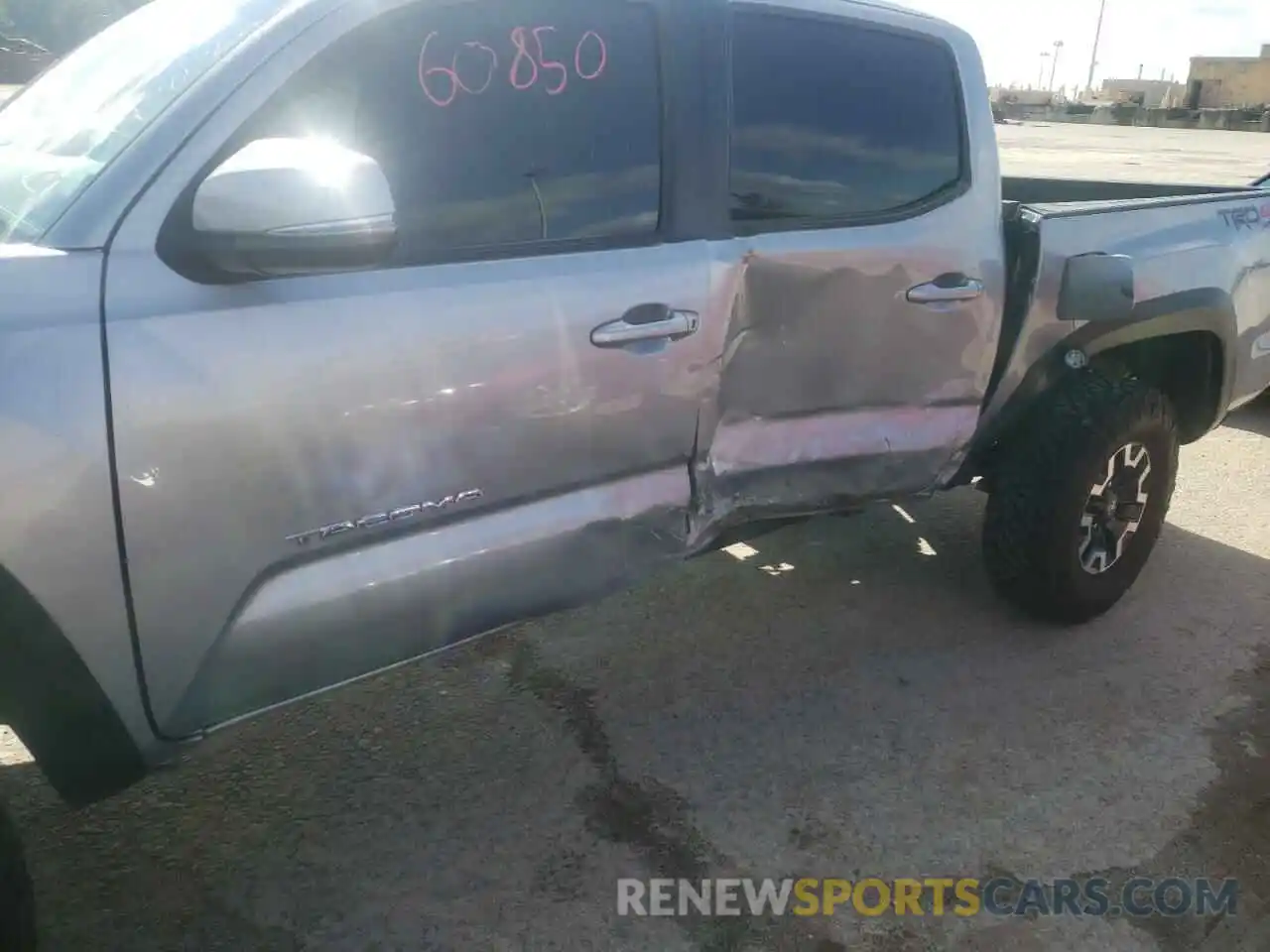 9 Photograph of a damaged car 3TMCZ5AN9KM224989 TOYOTA TACOMA 2019