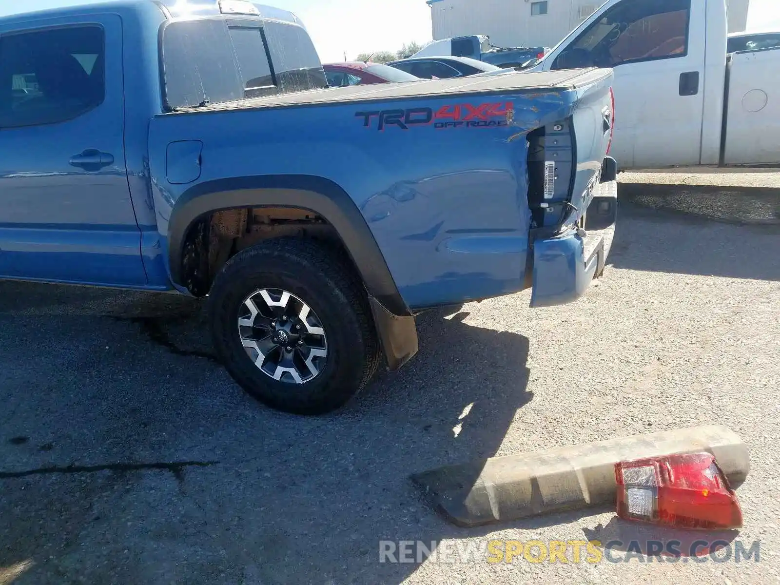 9 Photograph of a damaged car 3TMCZ5AN9KM233059 TOYOTA TACOMA 2019