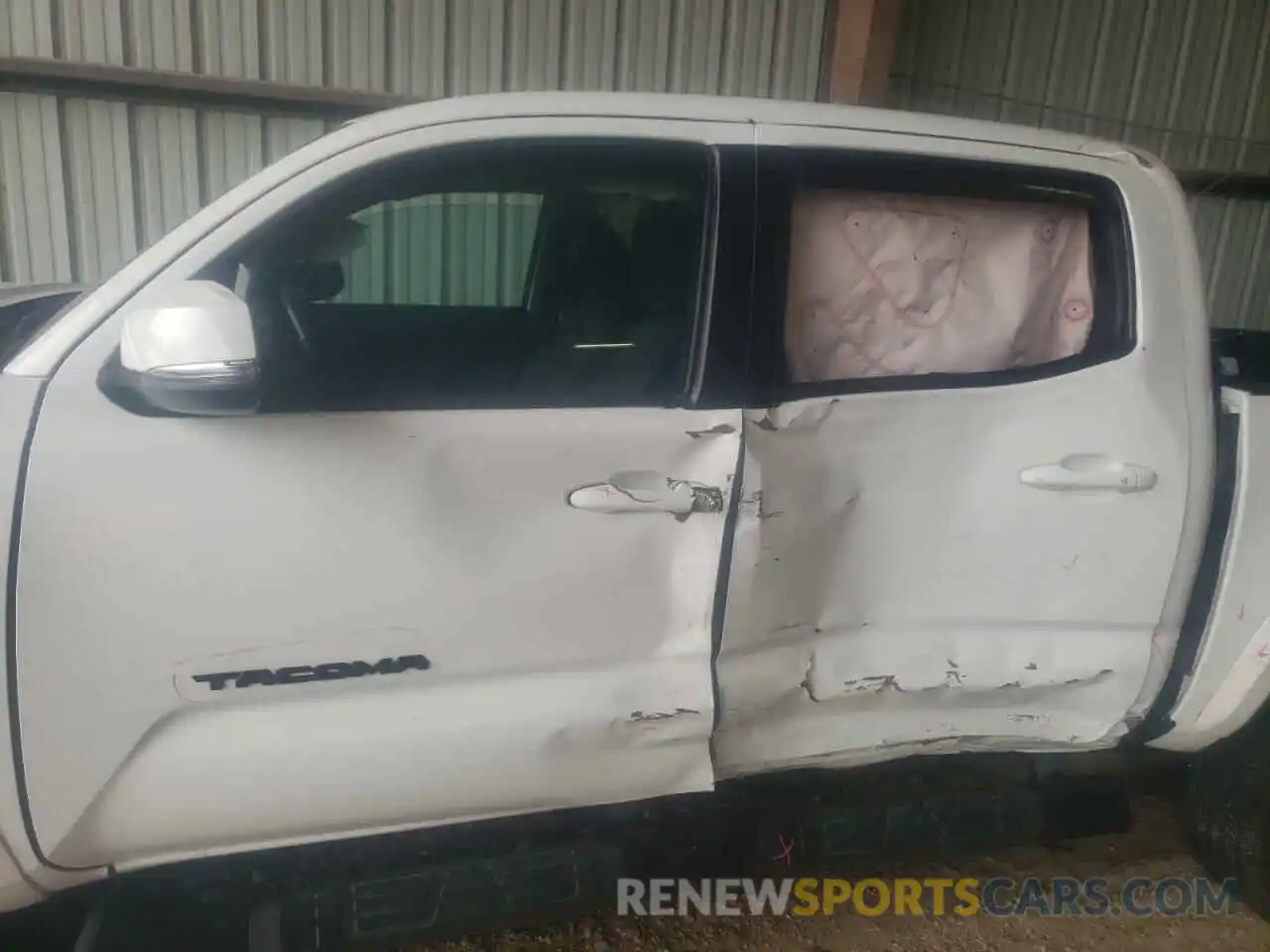 9 Photograph of a damaged car 3TMCZ5AN9KM236673 TOYOTA TACOMA 2019